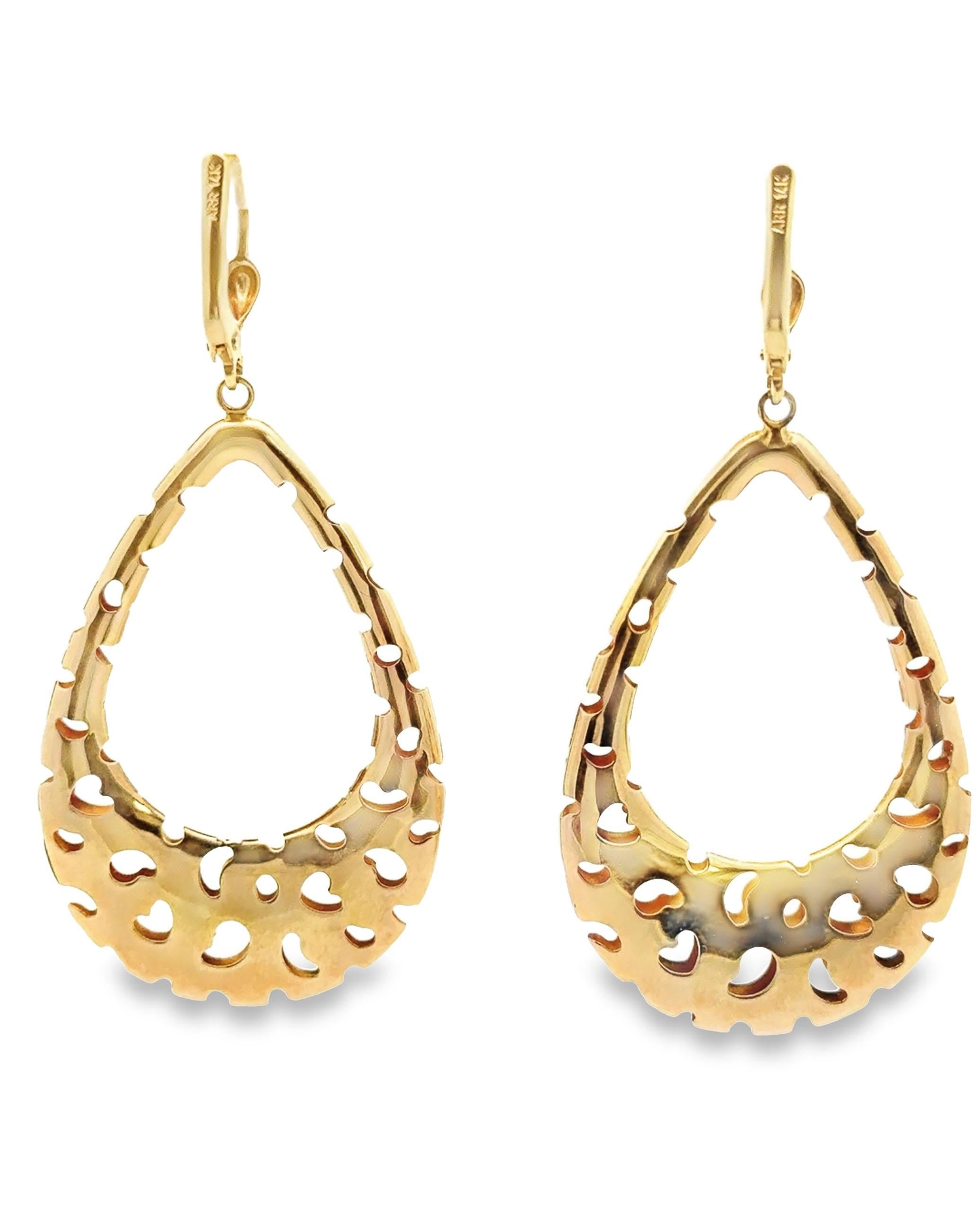 Large Open Teardrop Scalloped Pattern Drop Earring in 14K Yellow Gold In New Condition For Sale In Old Tappan, NJ