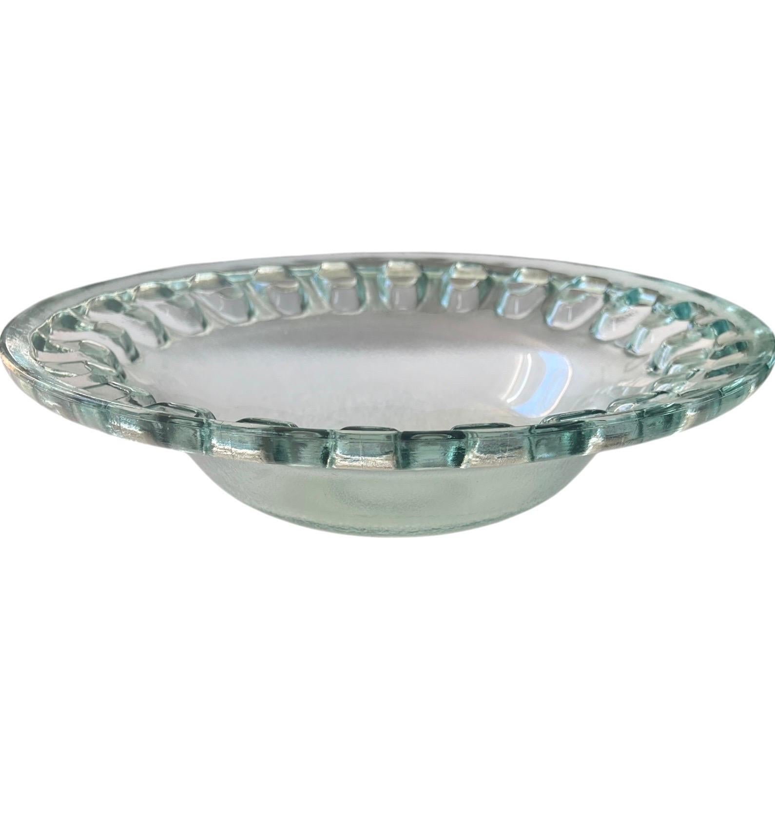 Große durchbrochene Glasschale – Obstschale oder Tafelaufsatz – Art déco – Frankreich im Angebot 3