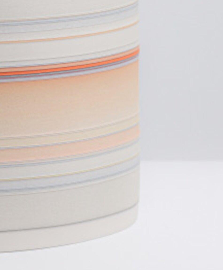 Smaltato Grande vaso in porcellana arancione/blu di Rachel Foxwell in vendita