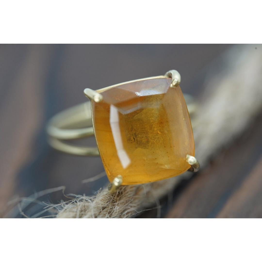 Vintage from the 1970s
Materials: Stone
Gemstone: Citrine
Gem color: Yellow
Band color: Gold

Style: Art deco

Beautiful Square Radiant Citrine ring. Very Dainty Ring with a HUGE Citrine Prong set.

Condition: Yellow gold tests as 18k but is