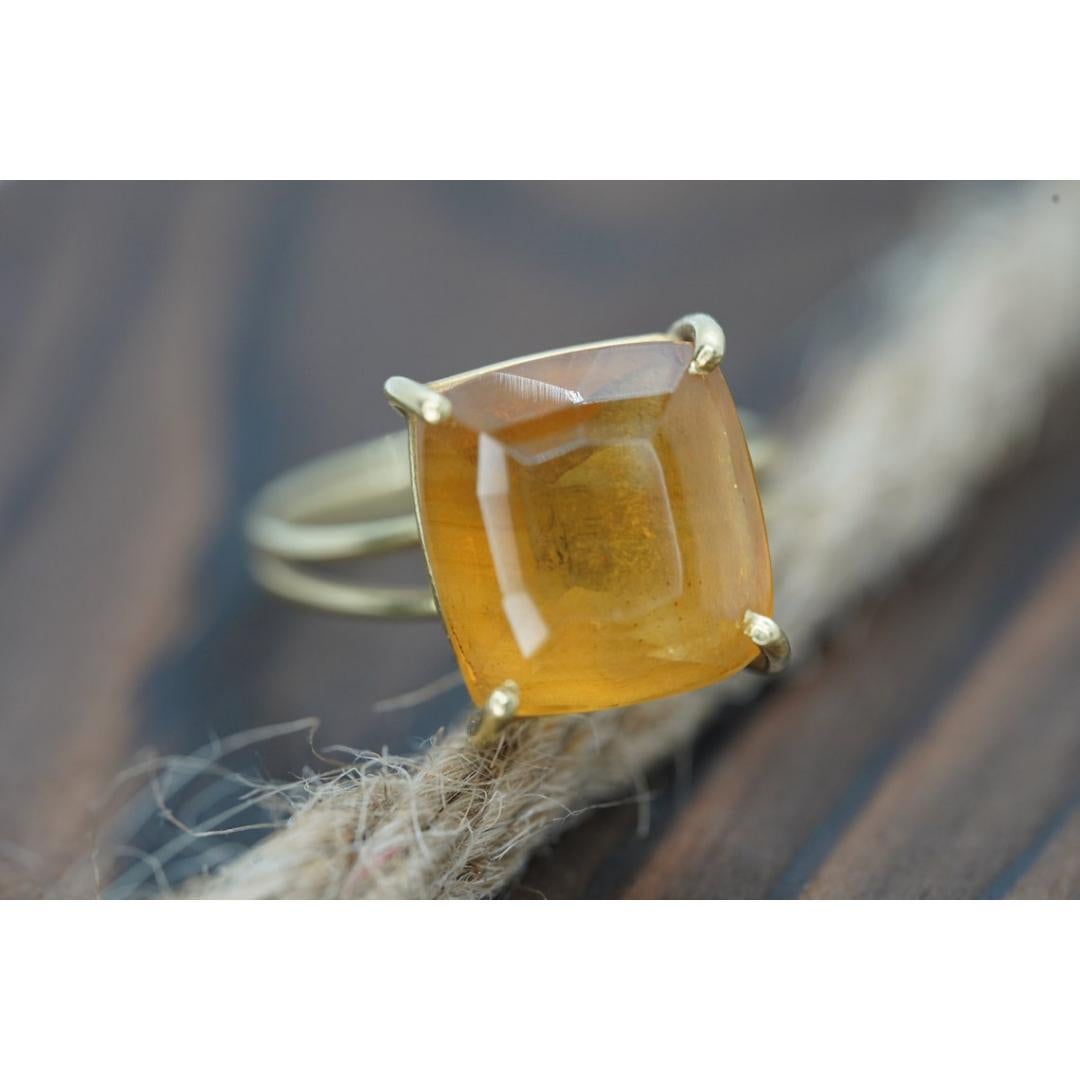 Large Orange Citrine ring. 18k yellow gold Heavy Large Prong Set Round Citrine For Sale 2