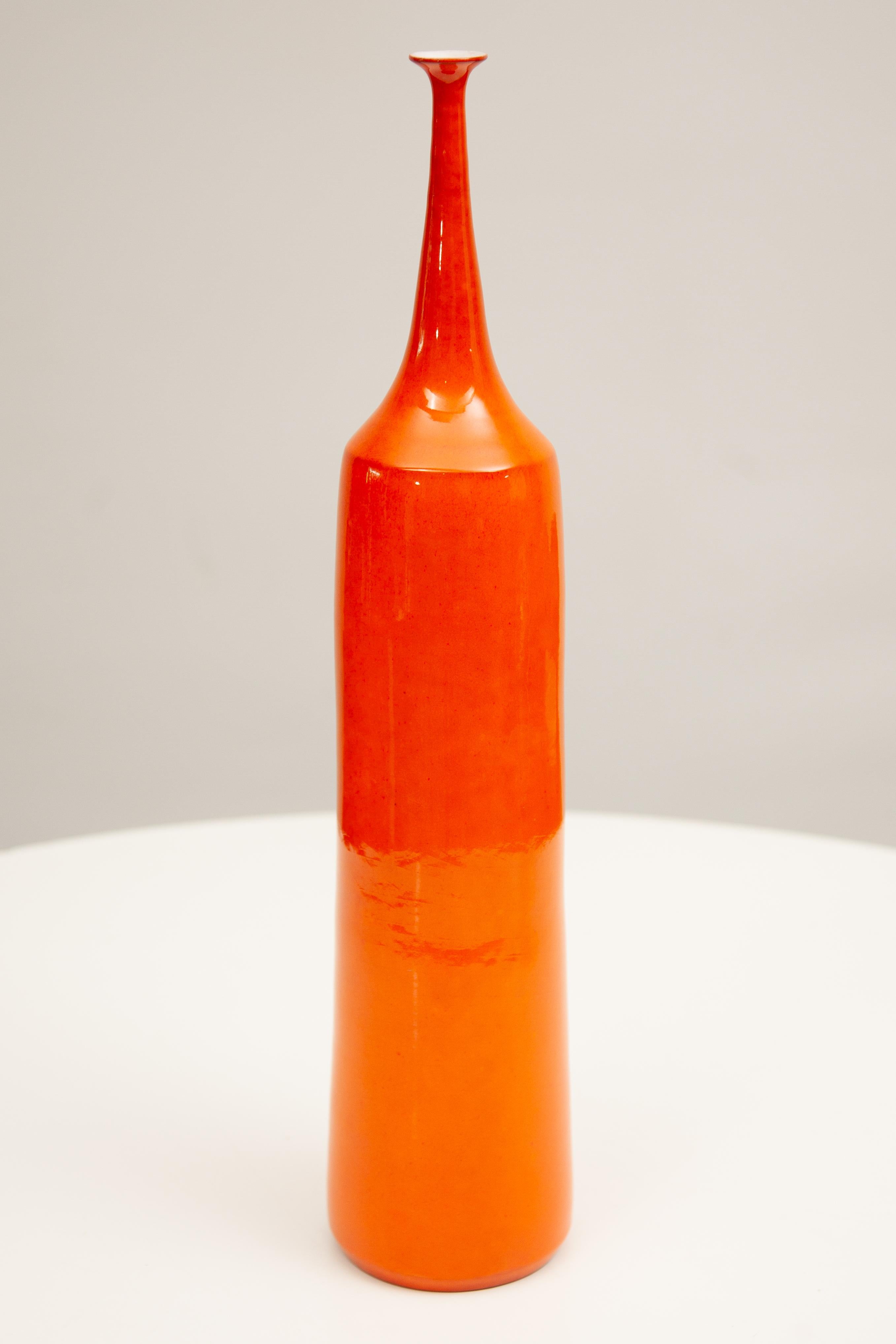 Mid-Century moderno Vaso grande in Amphora Ceramics smaltata arancione, Belgio, Paco in vendita