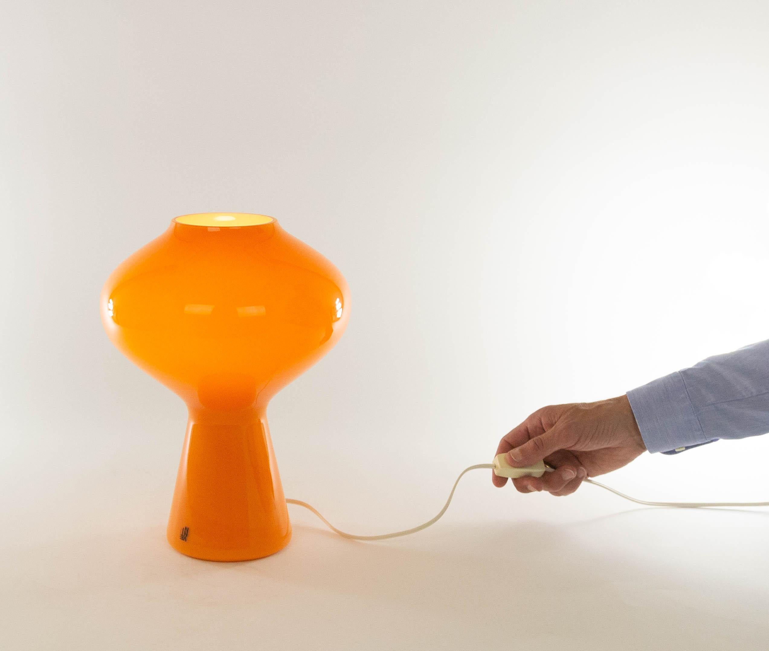 Verre de Murano Grande lampe de table Fungo orange soufflée à la main par Massimo Vignelli pour Venini, années 1950 en vente