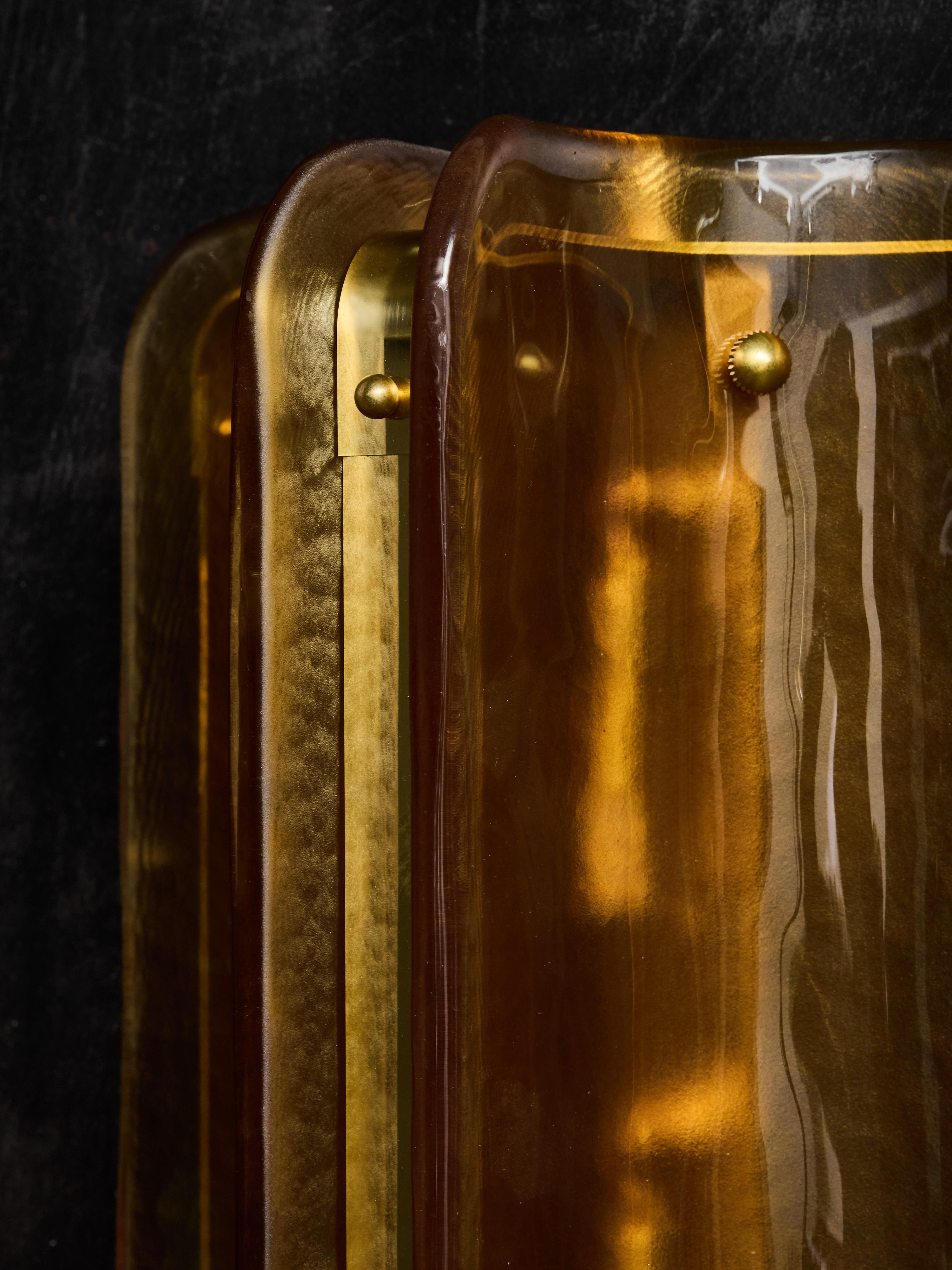 Ottone Grande applique arancione in vetro di Murano e ottone in vendita