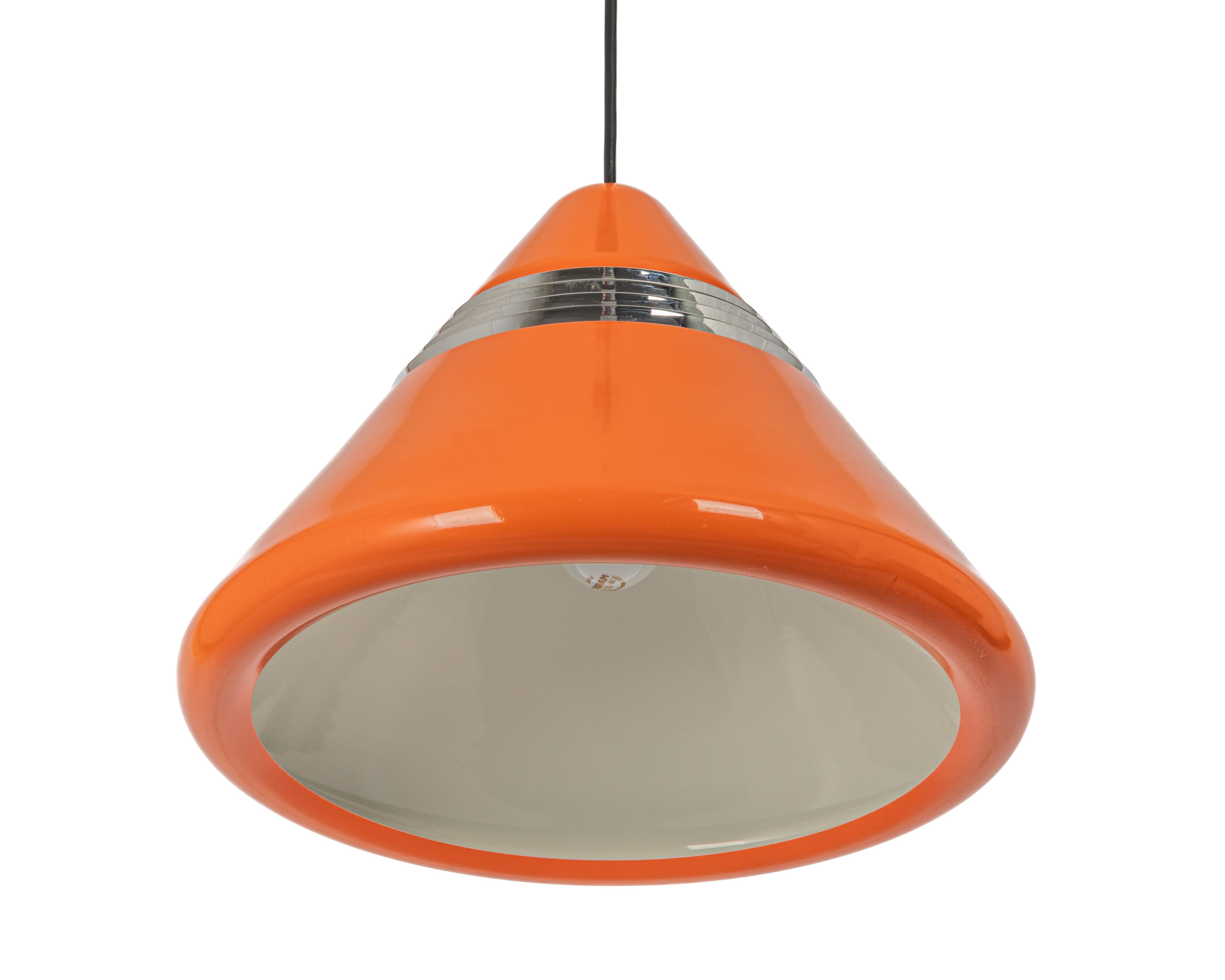 italien Grande lampe à suspension orange conçue par Kazuo Motozawa, Staff, 1970 en vente