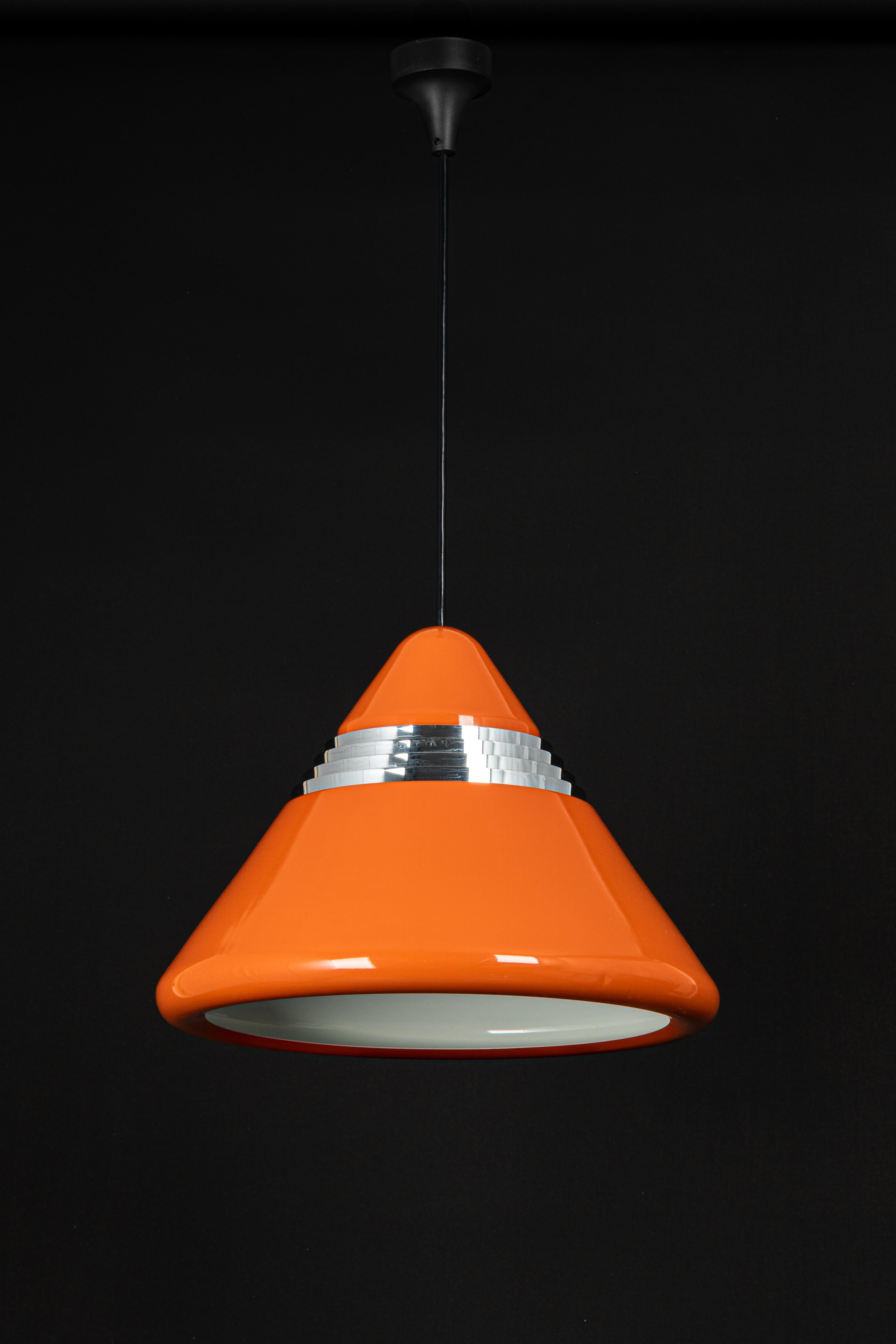 Métal Grande lampe à suspension orange conçue par Kazuo Motozawa, Staff, 1970 en vente