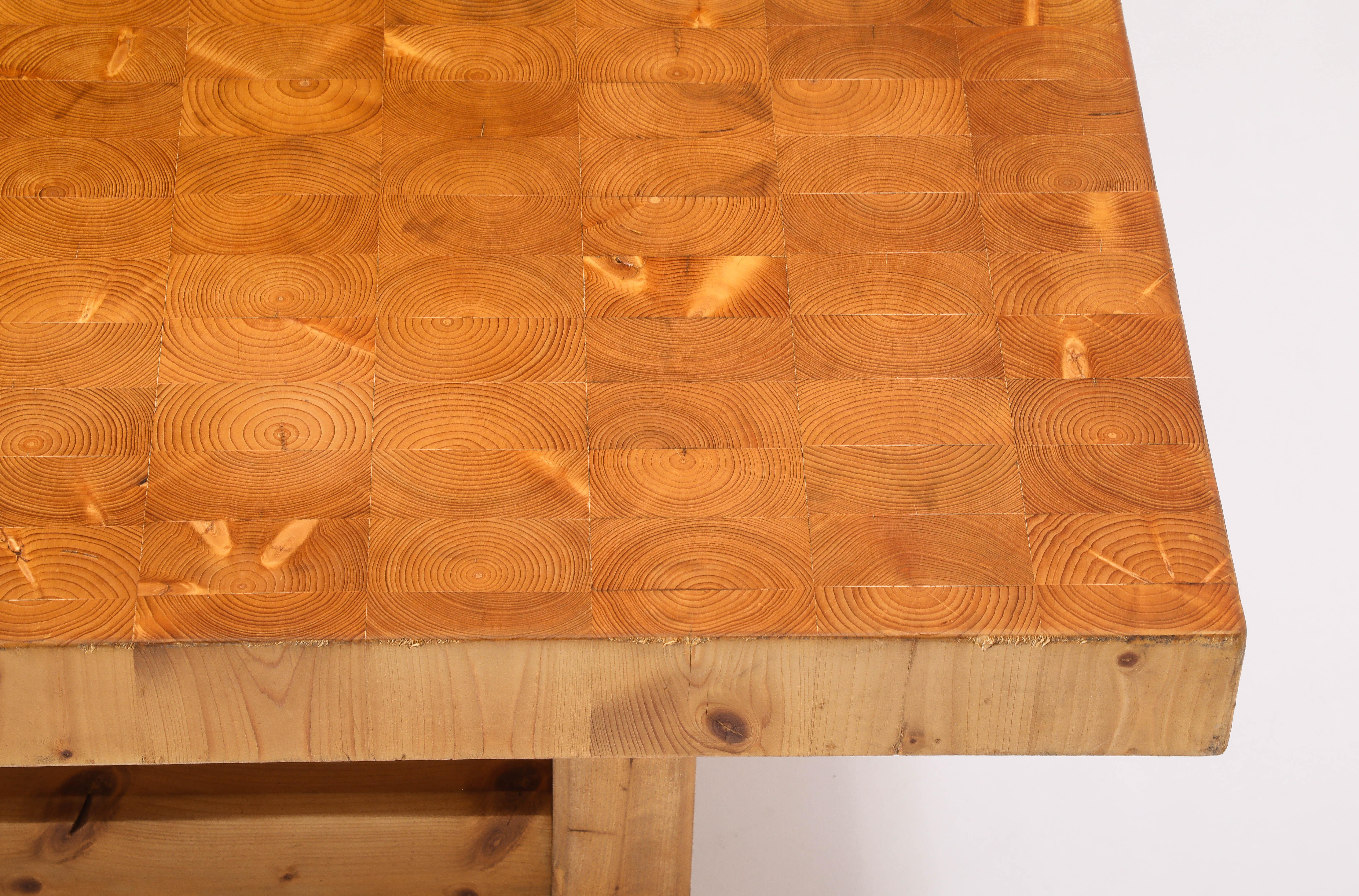 Français Grande table basse en pin de l'Oregon, France, années 1960 en vente