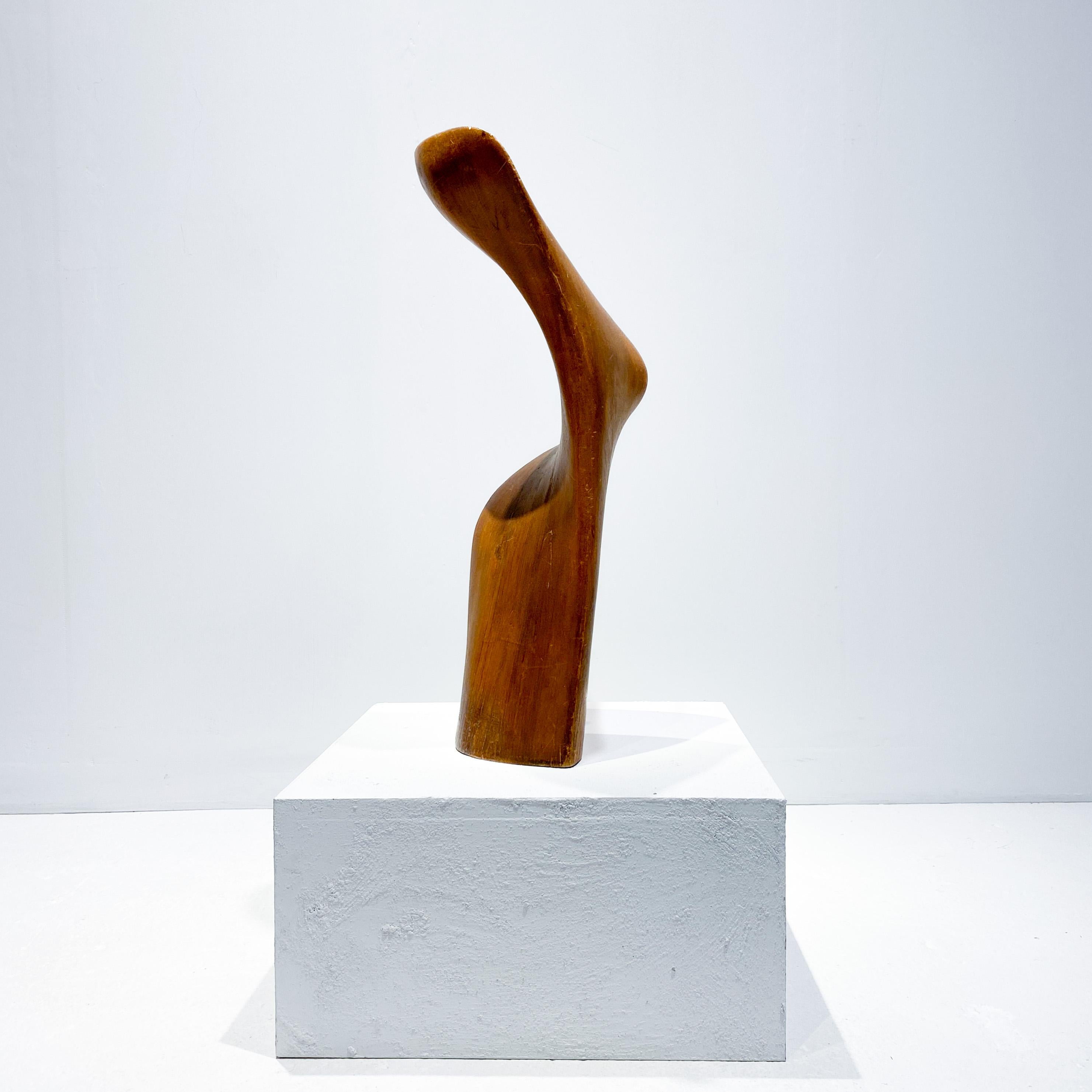 Bois Grande sculpture abstraite organique, bois sculpté à la main, années 1970, style Jean Arp en vente
