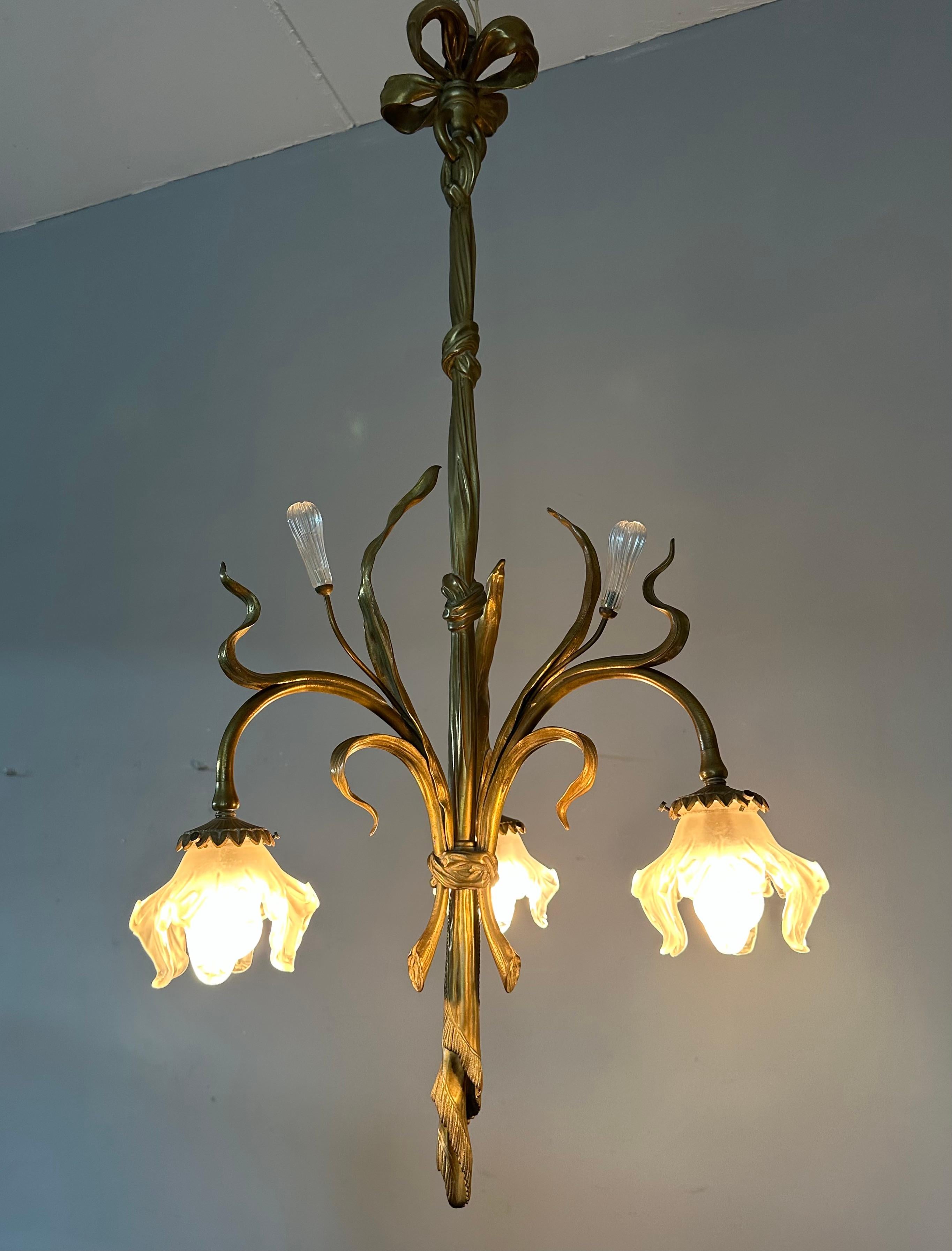 Large & Organic Design Bronze Art Nouveau Chandelier with Glass Flower Shades In Good Condition For Sale In Lisse, NL