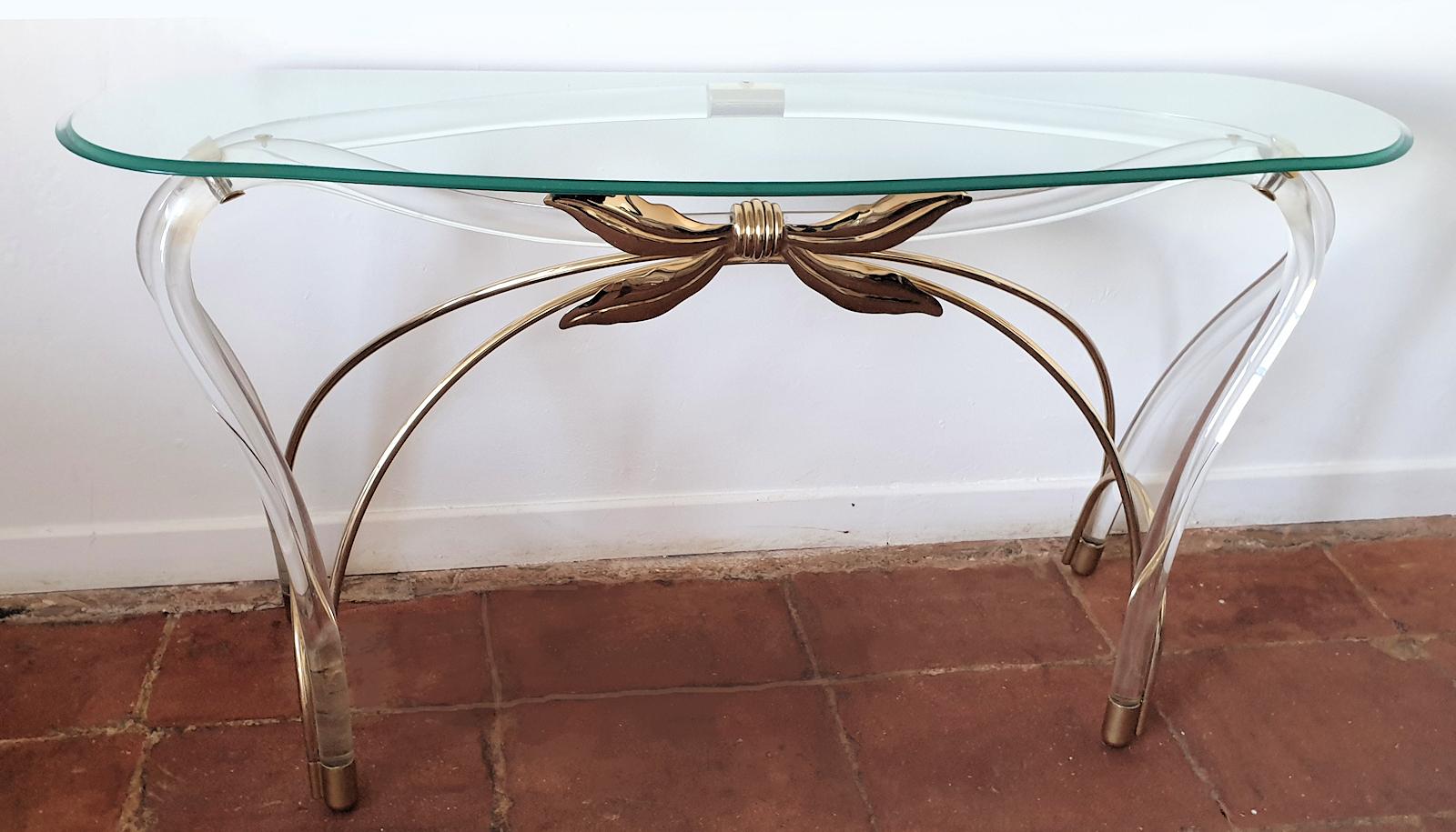 Large Mid-Century Modern console table, with organic design and shape, Spain, 1970s.
Made of glass beveled top, brass and Lucite legs.
Doesn't need to be fixed on the wall.
Very good condition.
Almost Art Nouveau style, with a modern touch.