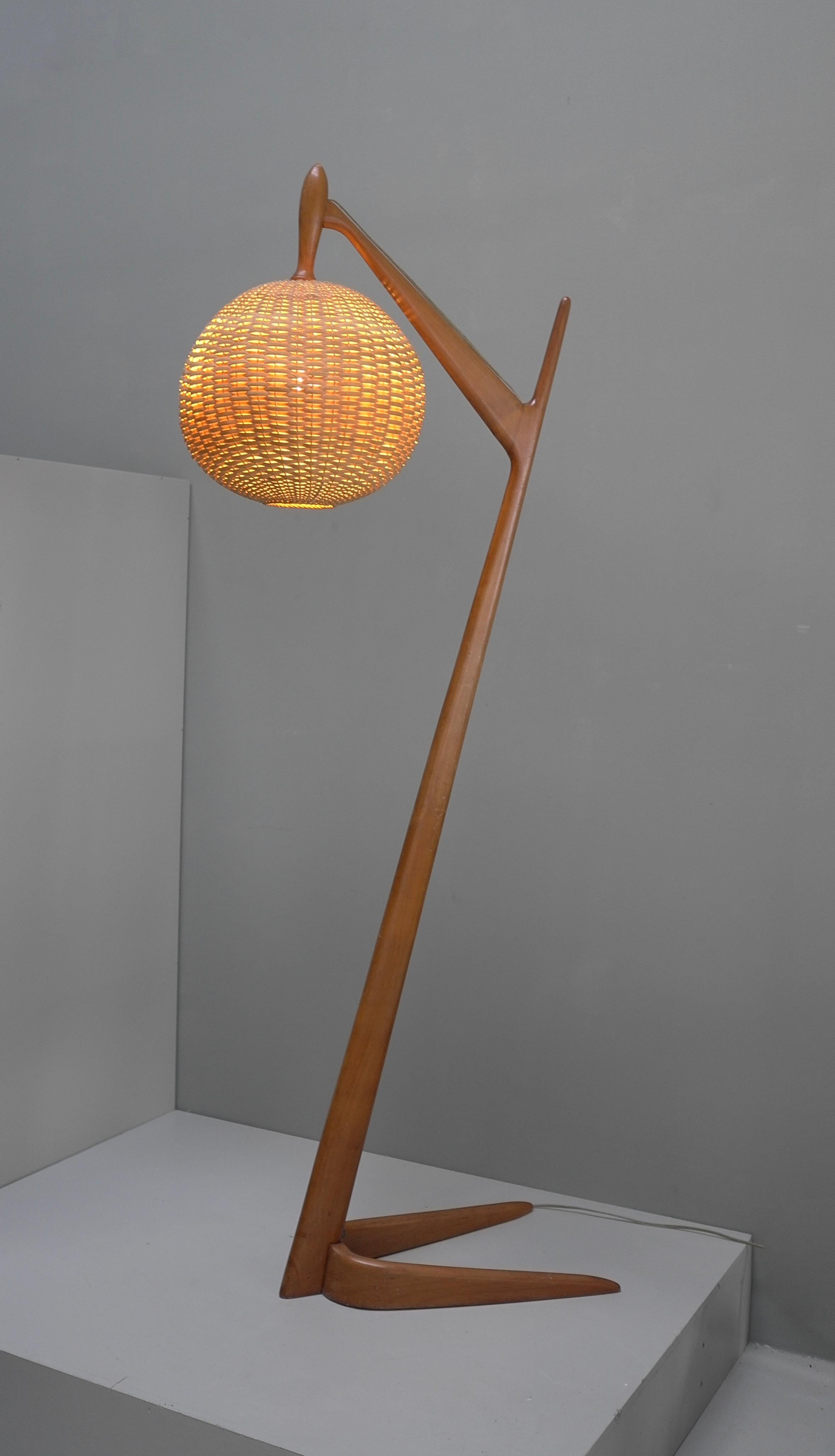 Grand lampadaire organique italien en Wood Wood de cèdre avec abat-jour en osier, vers 1955 en vente 4