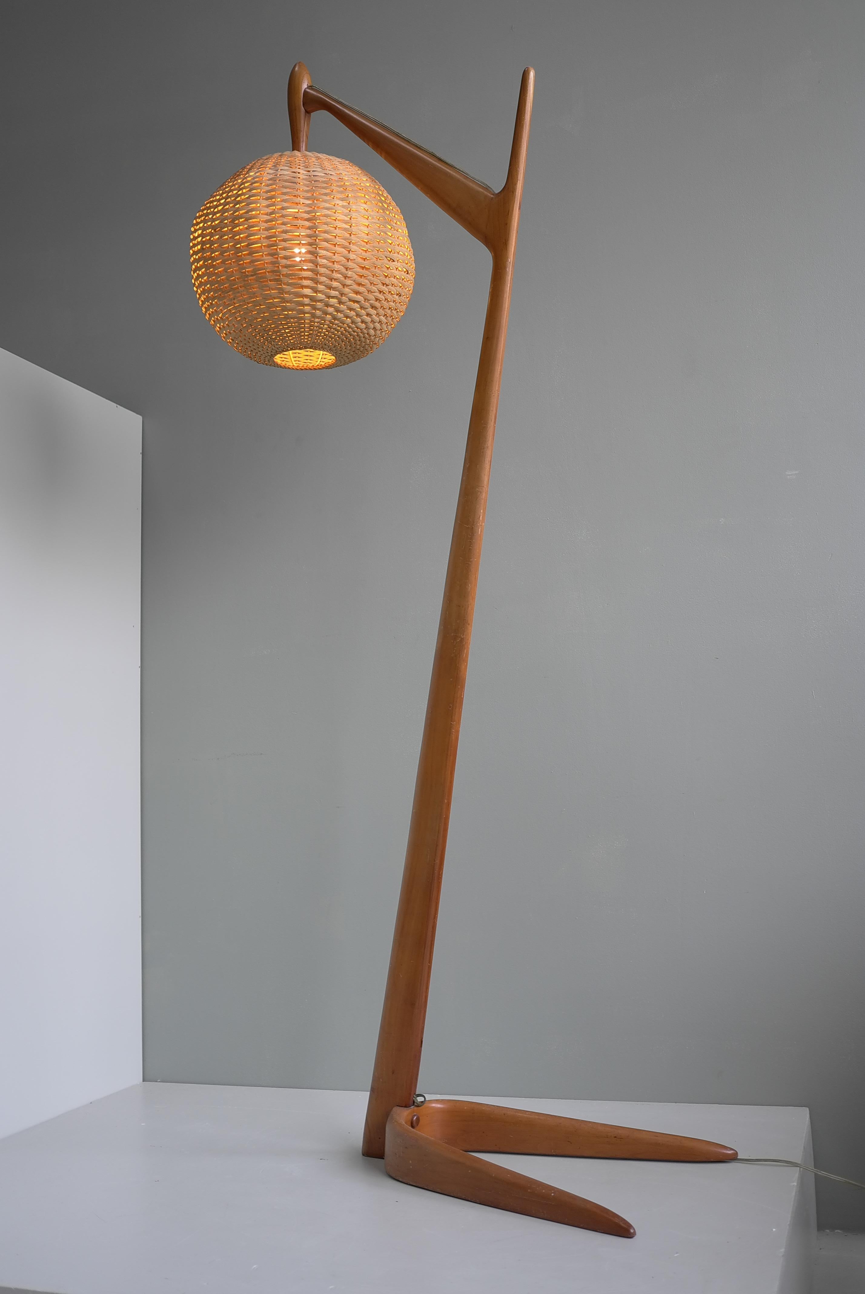 Grand lampadaire organique italien en Wood Wood de cèdre avec abat-jour en osier, vers 1955 en vente 5