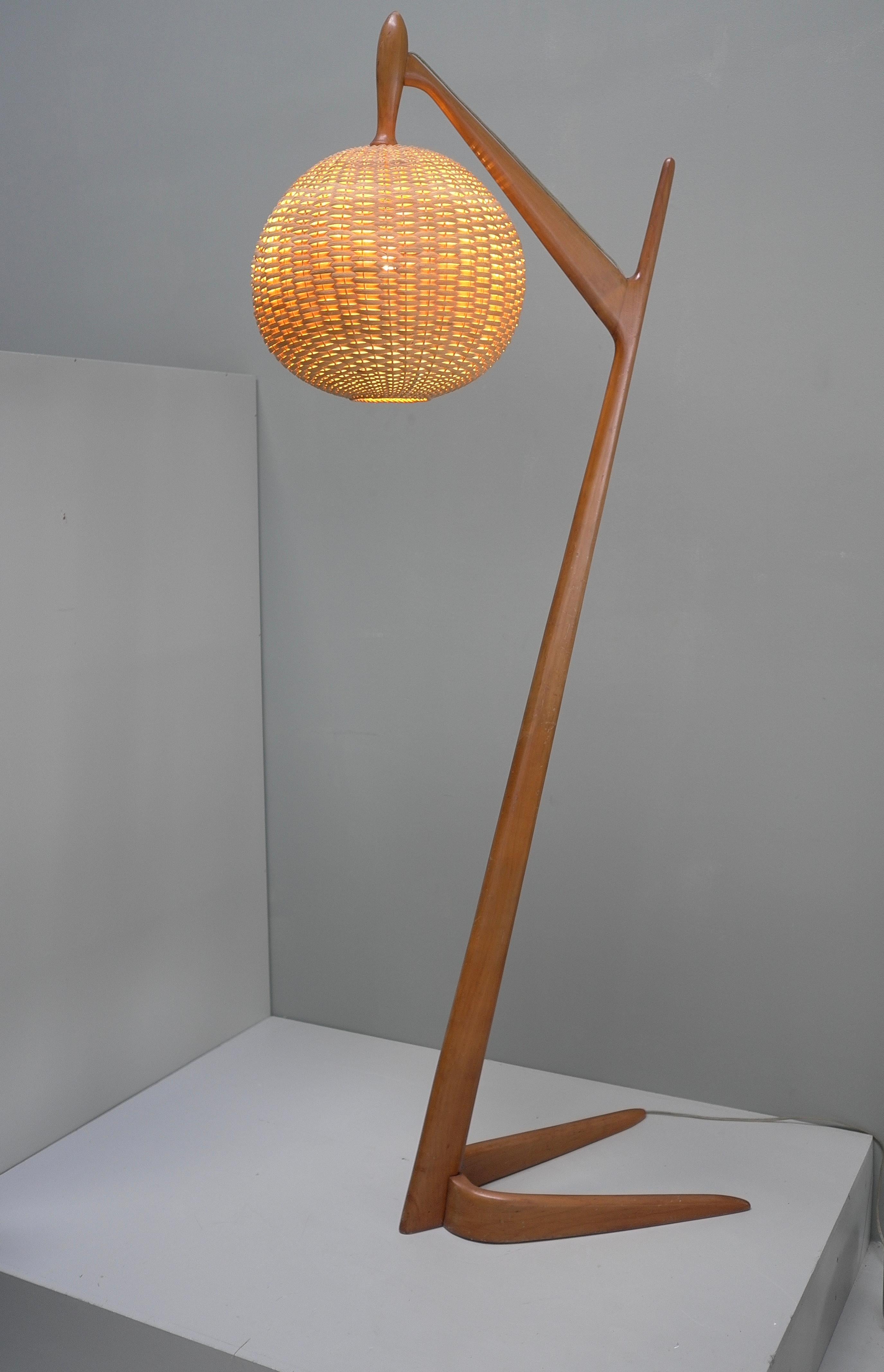 Grand lampadaire organique italien en Wood Wood de cèdre avec abat-jour en osier, vers 1955 en vente 6