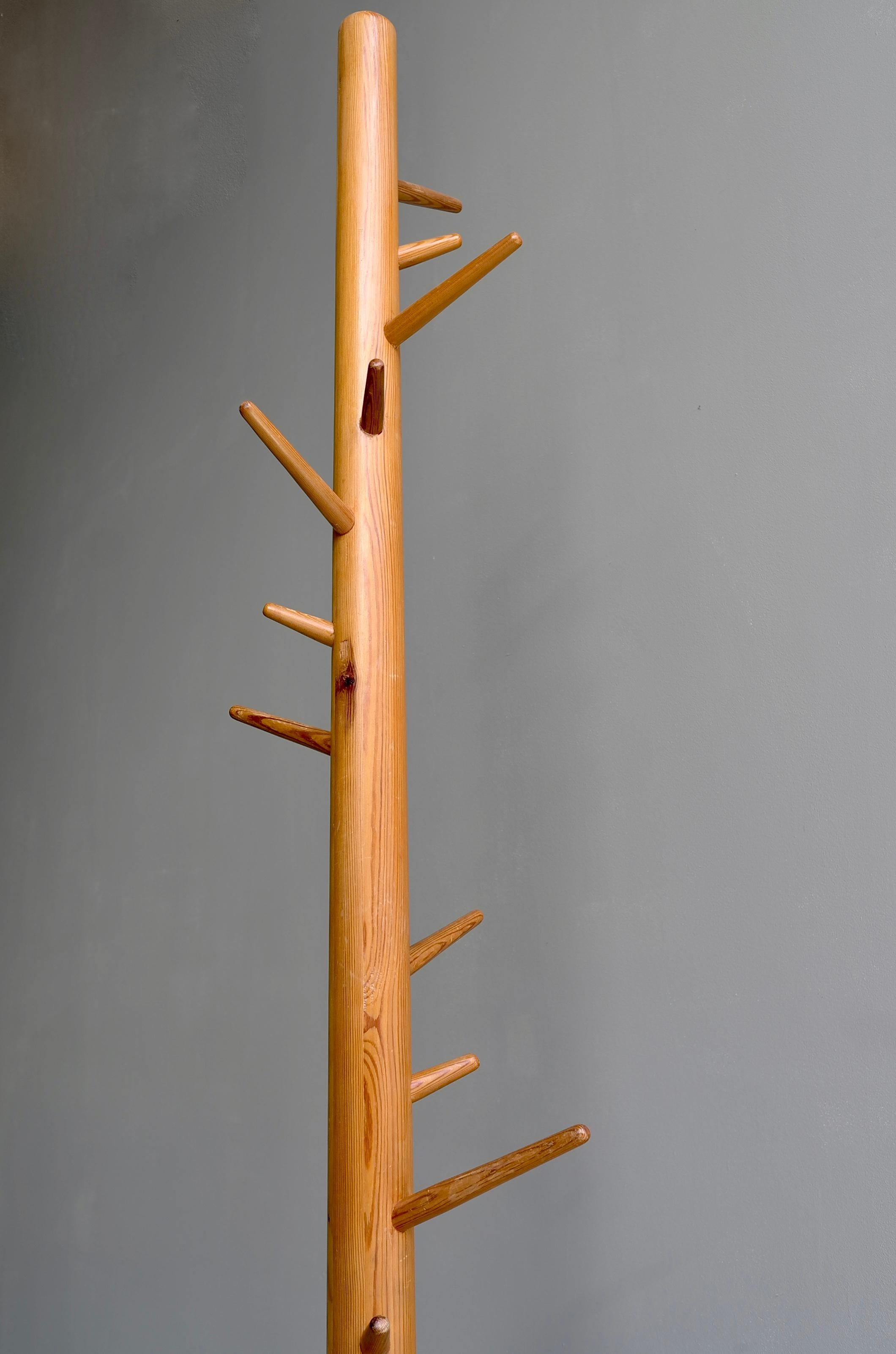 Swedish Large Organic Midcentury Coat Stand in Solid Pine with Metal Base, Sweden, 1960 For Sale