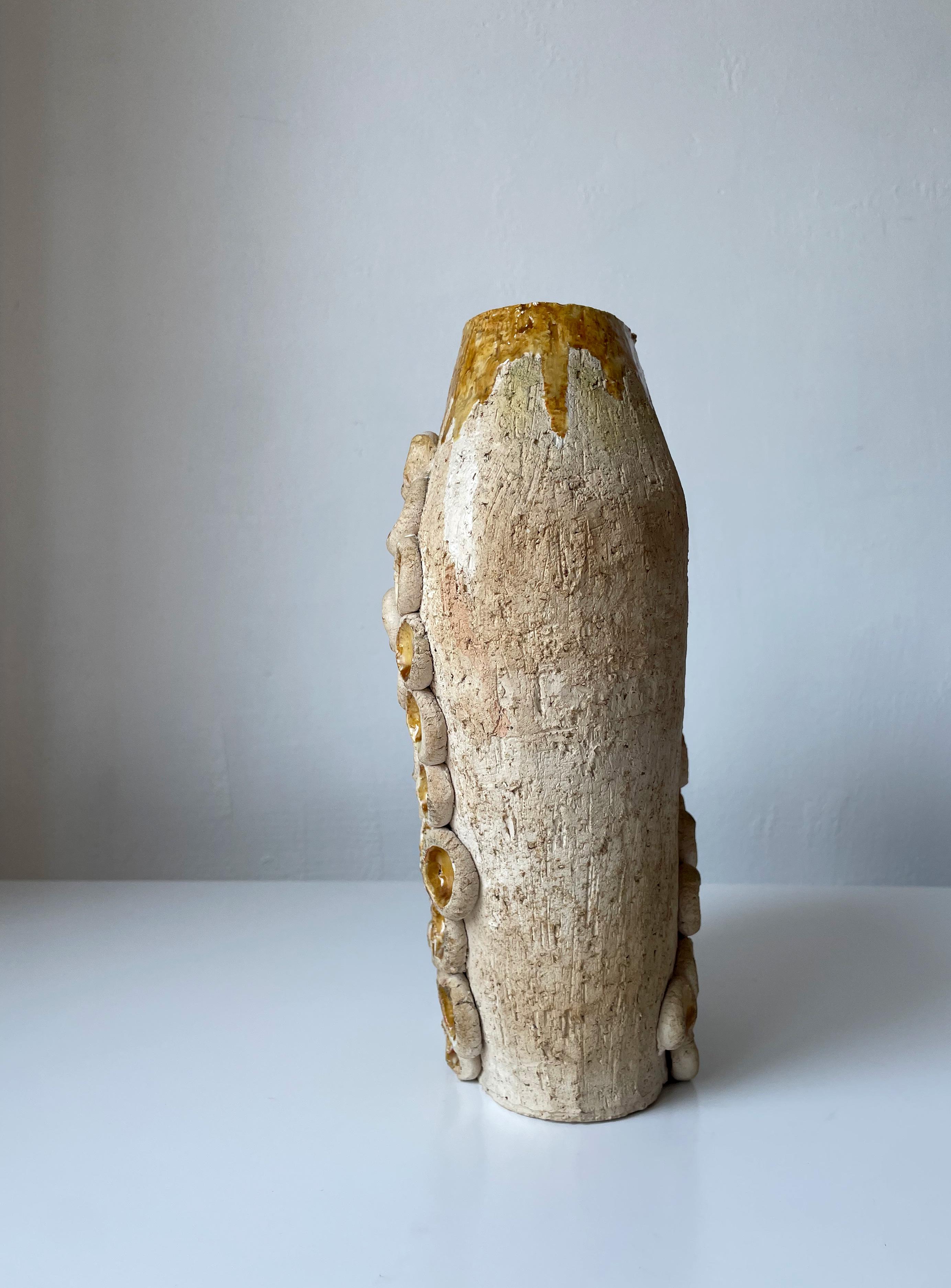 Céramique Grand vase moderne organique vernissé ocre de sable, Danemark, années 1970 en vente
