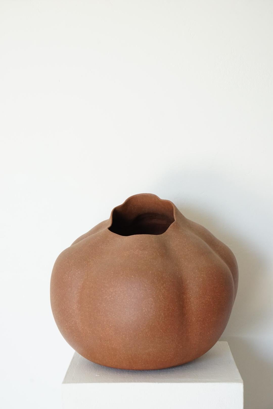 Fantastic Post Modern Studio Pottery Vase Vessel.

Acquired vessel from an incredible artist estate in Palm Springs, Vase is in excellent vintage condition and believed to be early 1980s. 

Vessel is sculptural and has a beautiful and impressive