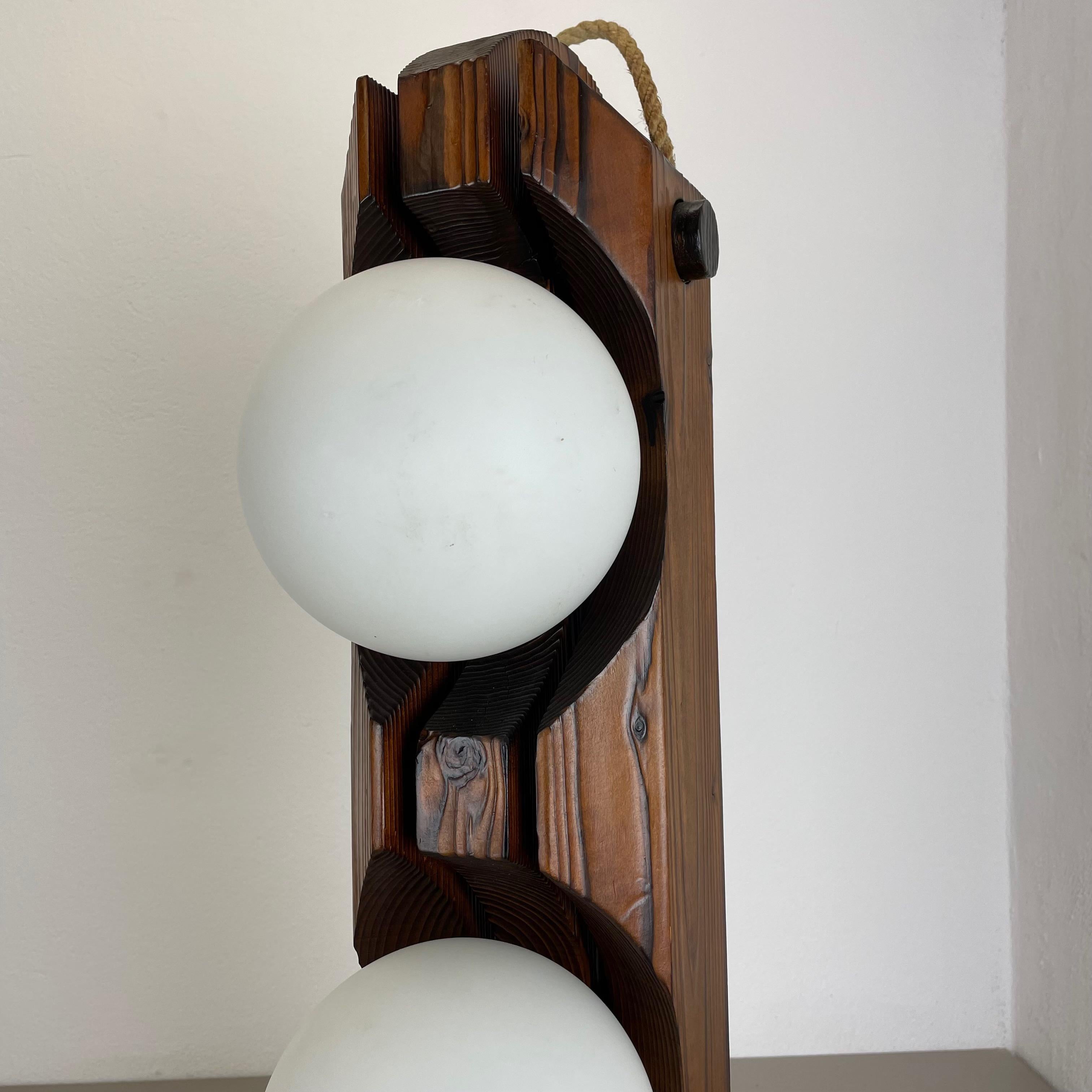 20ième siècle Grand lampadaire sculptural organique en bois de pin fabriqué par Temde, Allemagne, années 1970 en vente