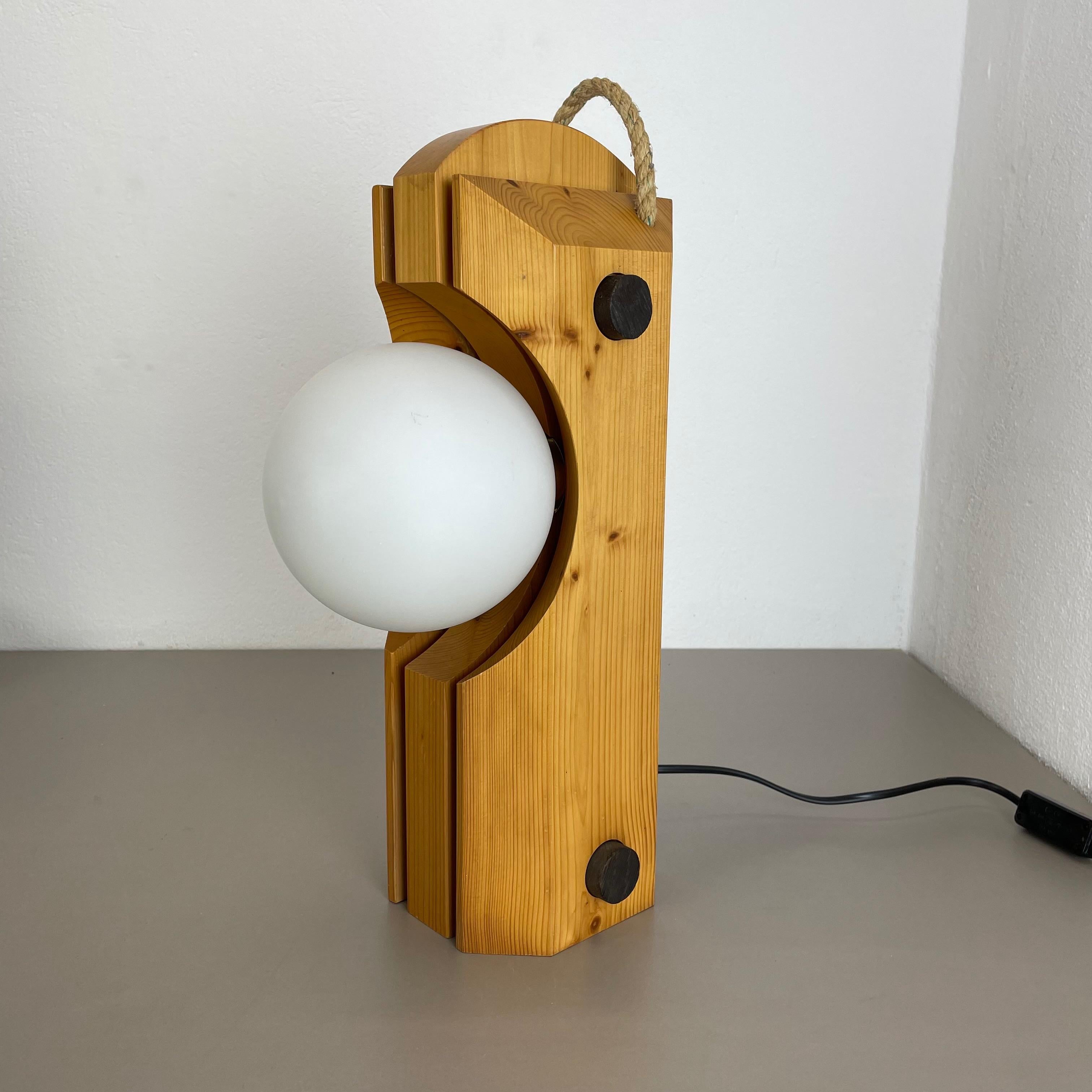 Article:

wooden organic table light


Producer:

TEMDE Lights, Germany



Origin:

Germany



Age:

1970s




Original vintage 1970s pine wooden table light made in Germany. High quality German production with a nice