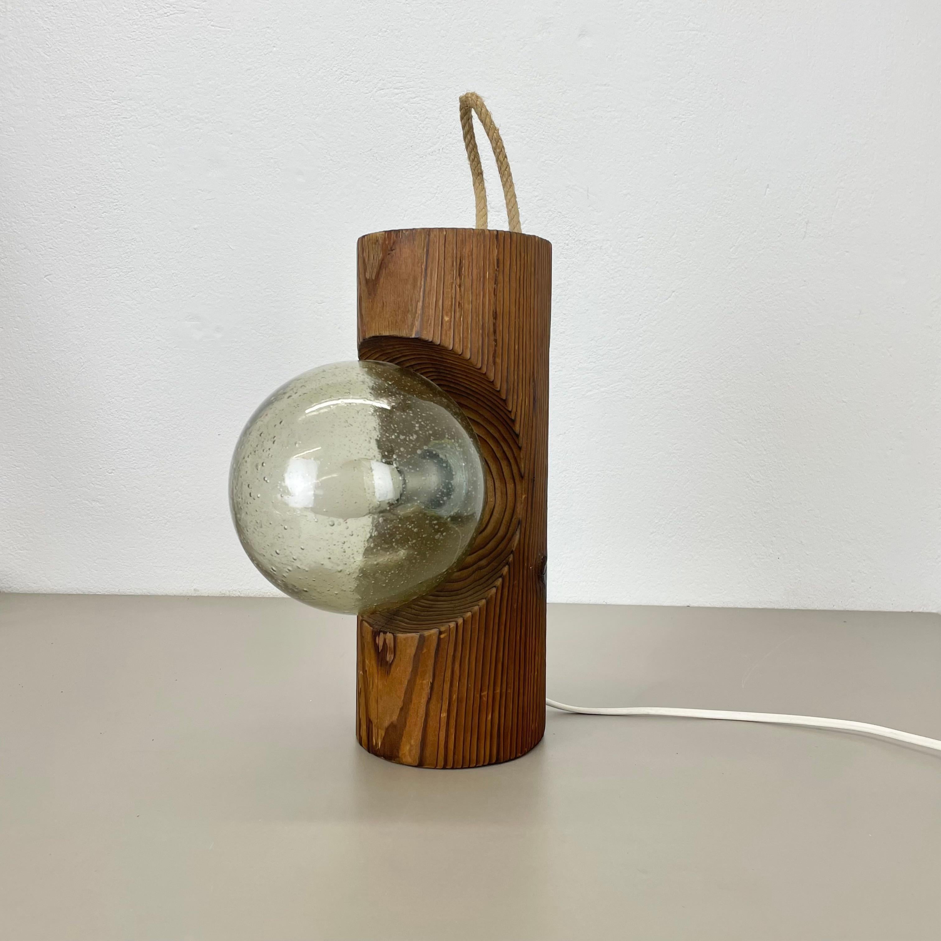 Artikel:

Bio-Tischleuchte aus Holz


Produzent:

TEMDE Lights, Deutschland



Herkunft:

Deutschland



Alter:

1970s




Originale Tischleuchte aus Kiefernholz aus den 1970er Jahren, hergestellt in Deutschland. Hochwertige deutsche Produktion mit