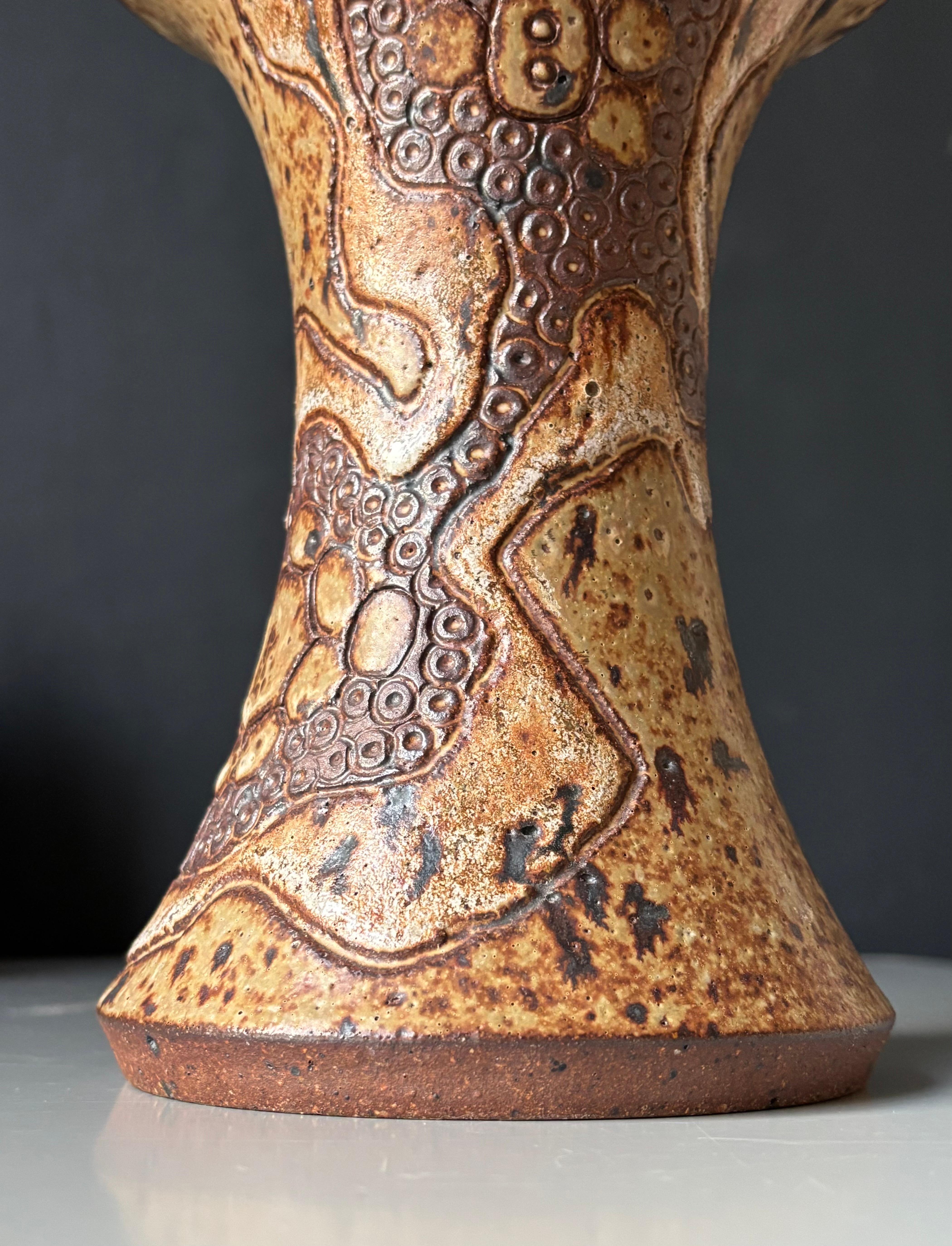 Große organische Steingut-Kunstvase von Stiil Dänemark, 1970er Jahre (Dänisch) im Angebot