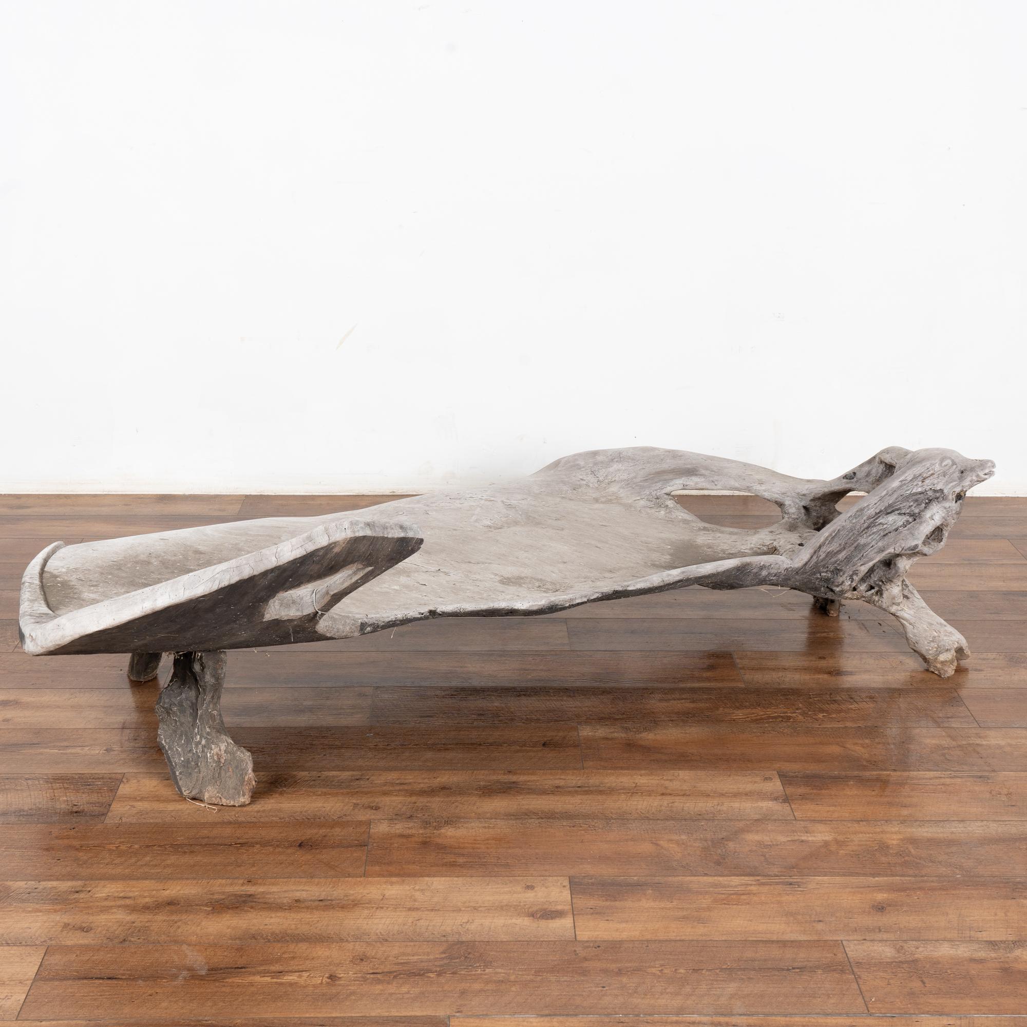 Grande panca organica in teak con iguana intagliata, circa 1940-60 in vendita 6