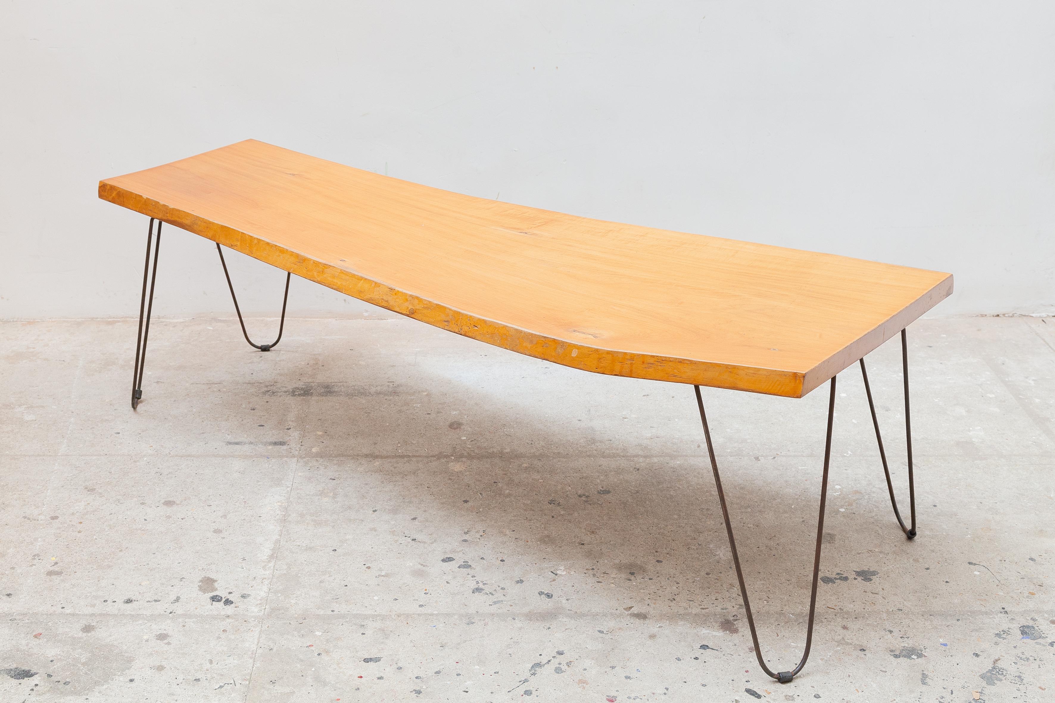 Mid-Century Modern Grande table basse en forme de tronc d'arbre en noyer biologique, années 1960 en vente