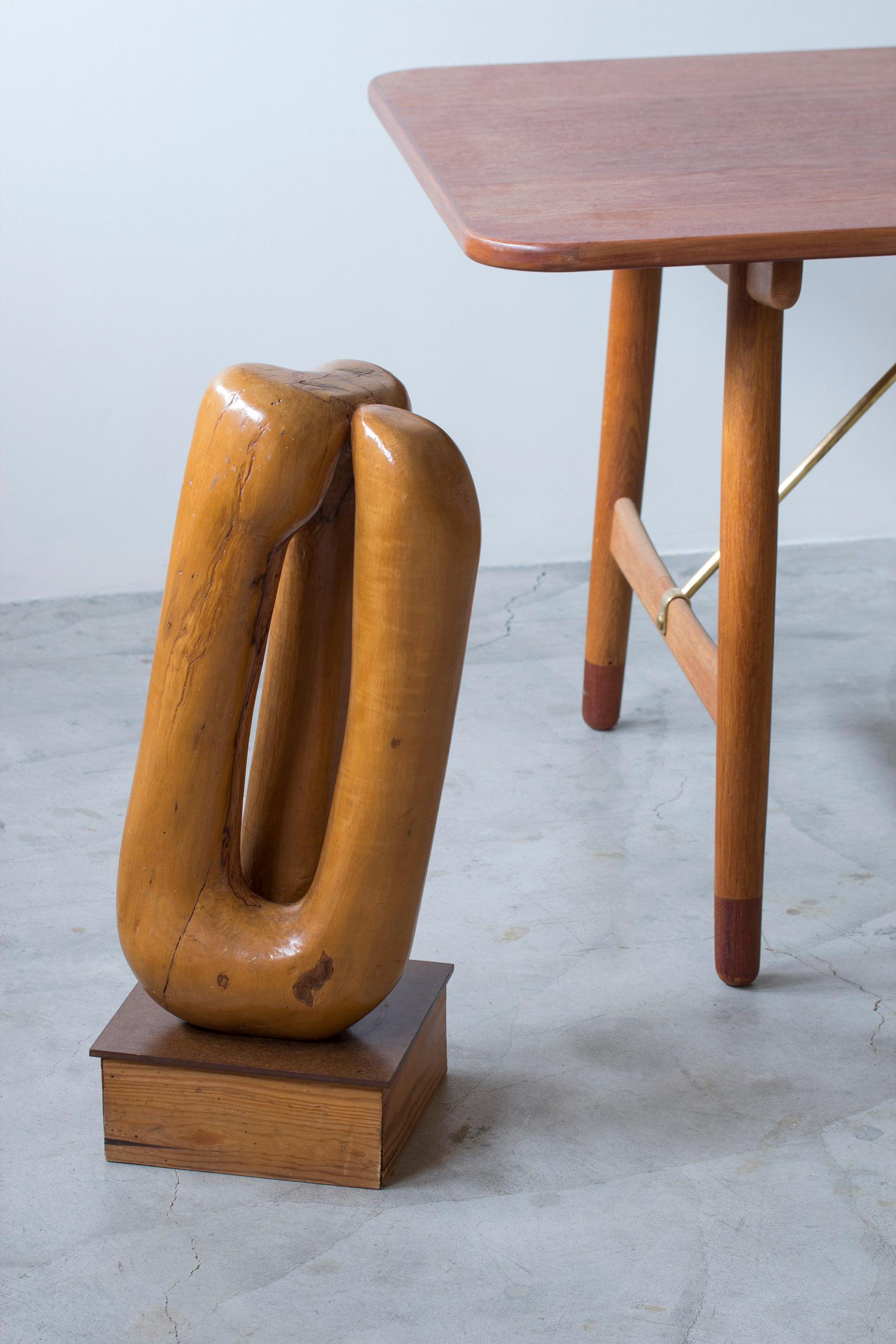 Large organic wooden sculpture by Danish artist Otto Baagøe Nielsen. Made by hand from a solid piece of birch. Standing on a base made from pine and bakelite. Made ca 1960-70s. Baagøes work span from oil painting to woodcarving and he was and active