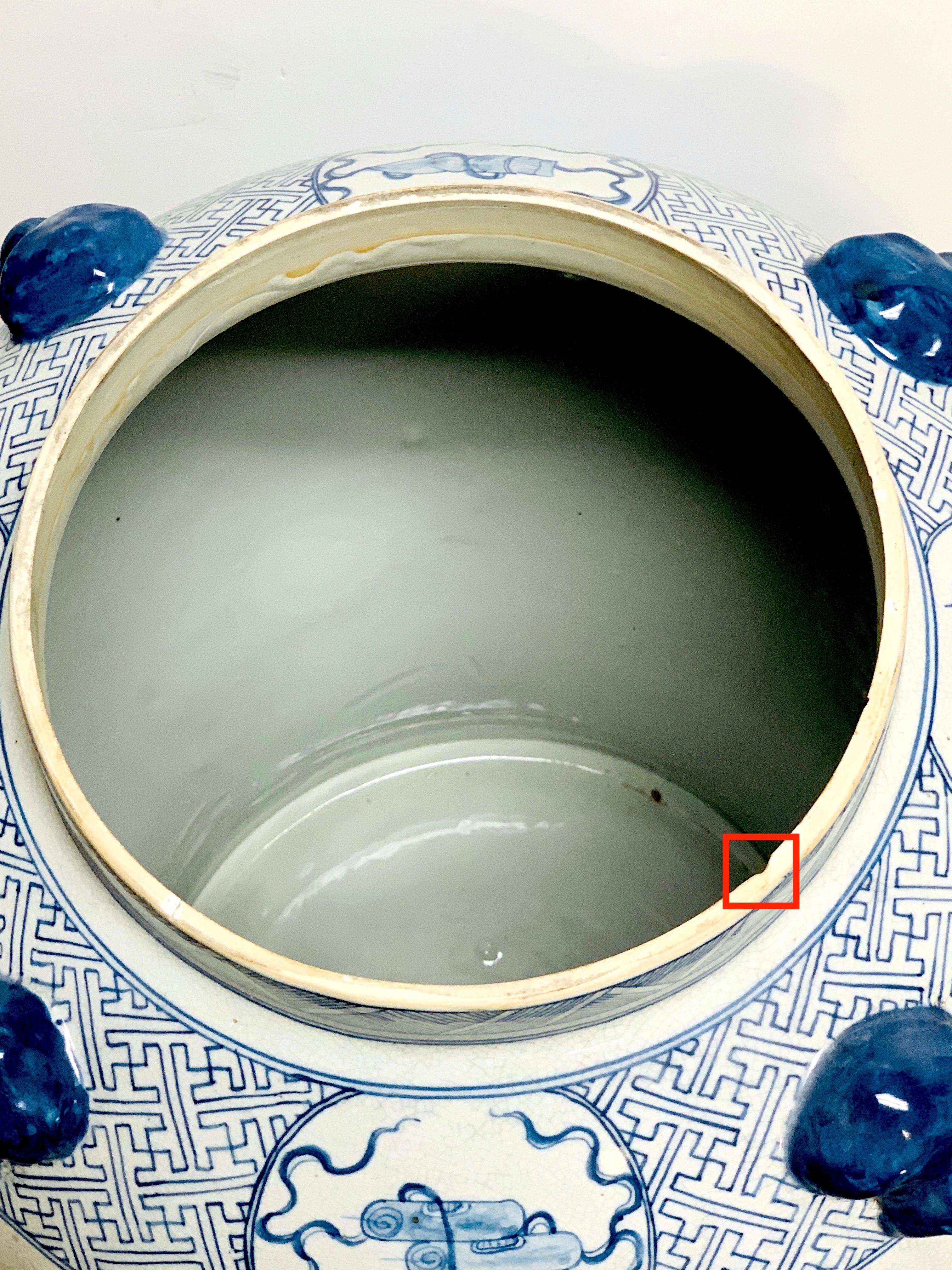 Großes orientalisches blau-weißes Tempelgefäß 3