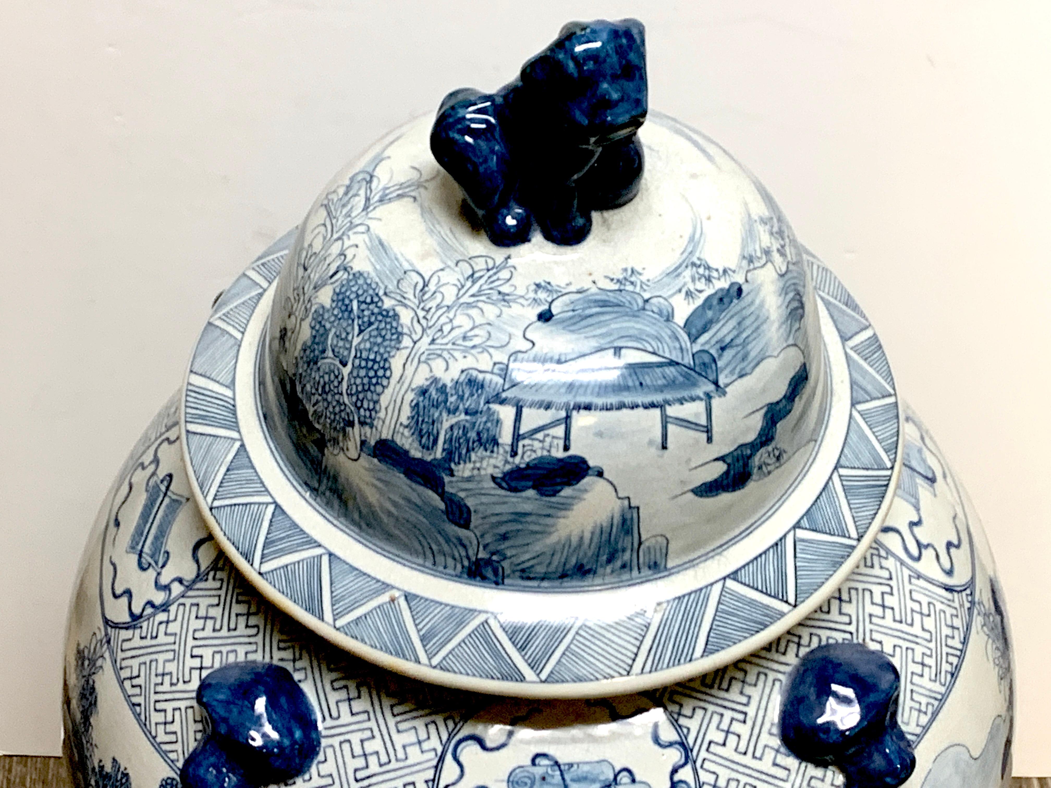 Großes orientalisches blau-weißes Tempelgefäß (Thailändisch)