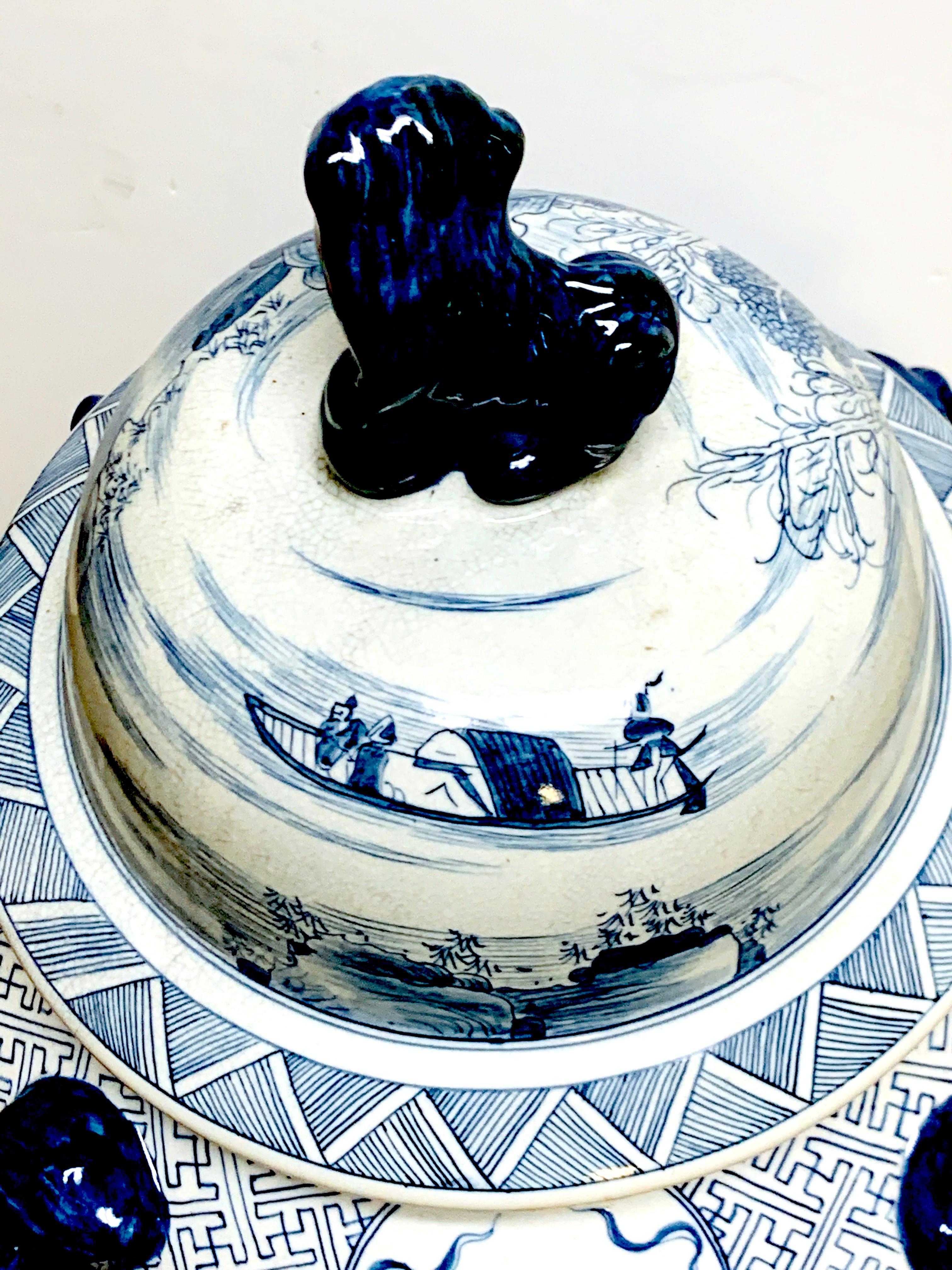 Großes orientalisches blau-weißes Tempelgefäß (Porzellan)