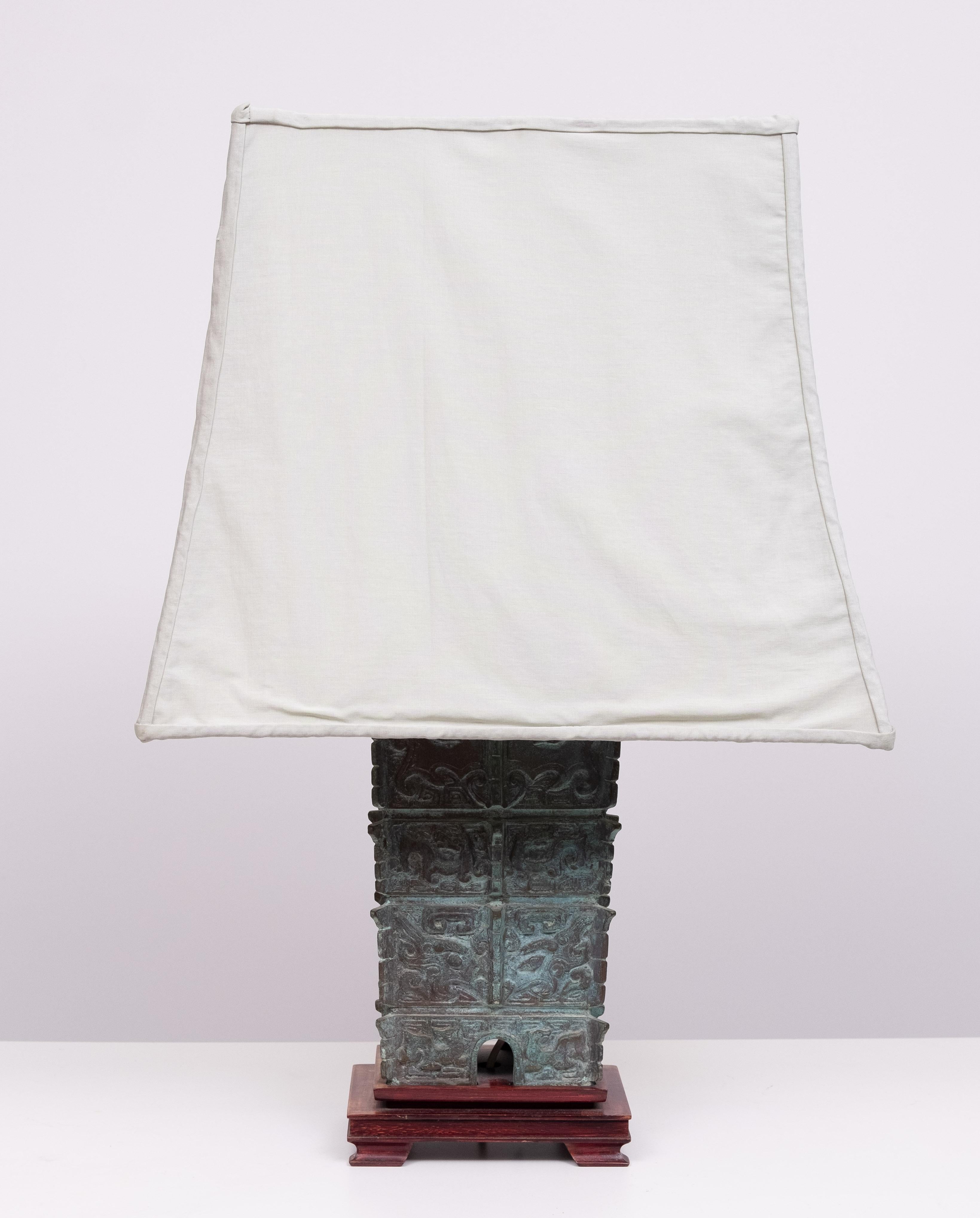 Large Oriental bronze Pagoda table lamp with Shade 1960s For Sale 2