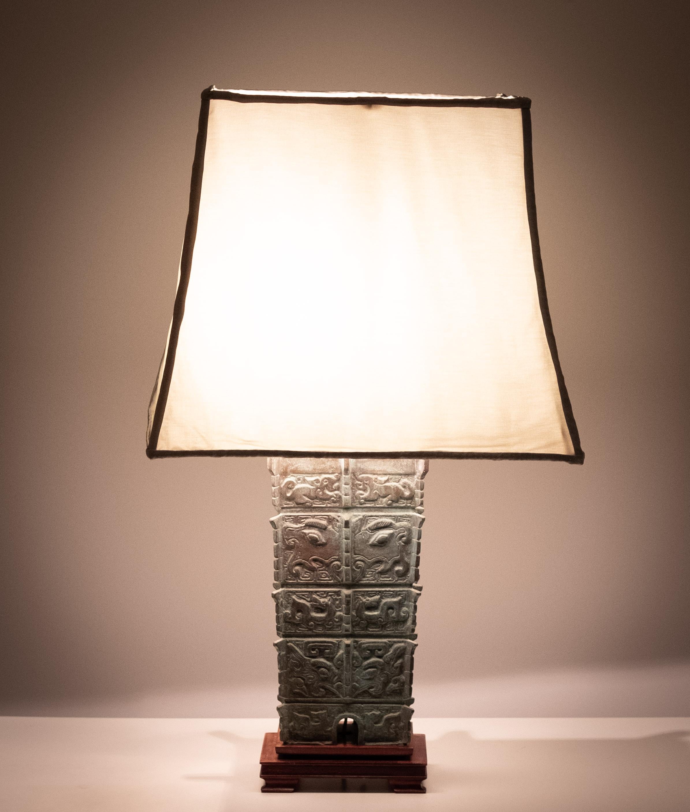 Large Oriental bronze Pagoda table lamp with Shade 1960s For Sale 4