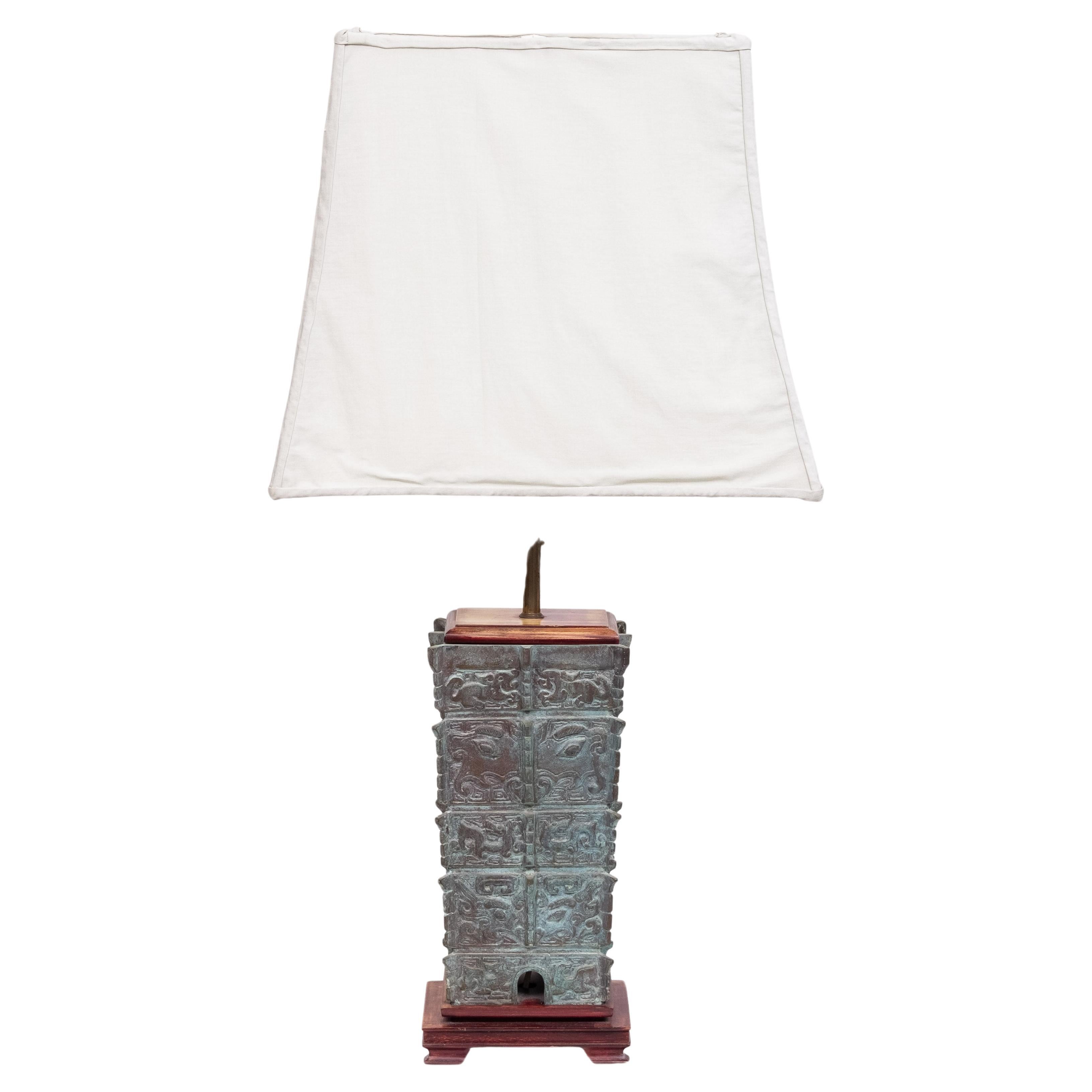 Very nice Table lamp .Bronze Pagoda shaped base .comes with a 
beathiful Linen Light Green Shade . Superb combination .
The shade is Adjustable i height . Two large E27 bulb needed .
Very good condition .
