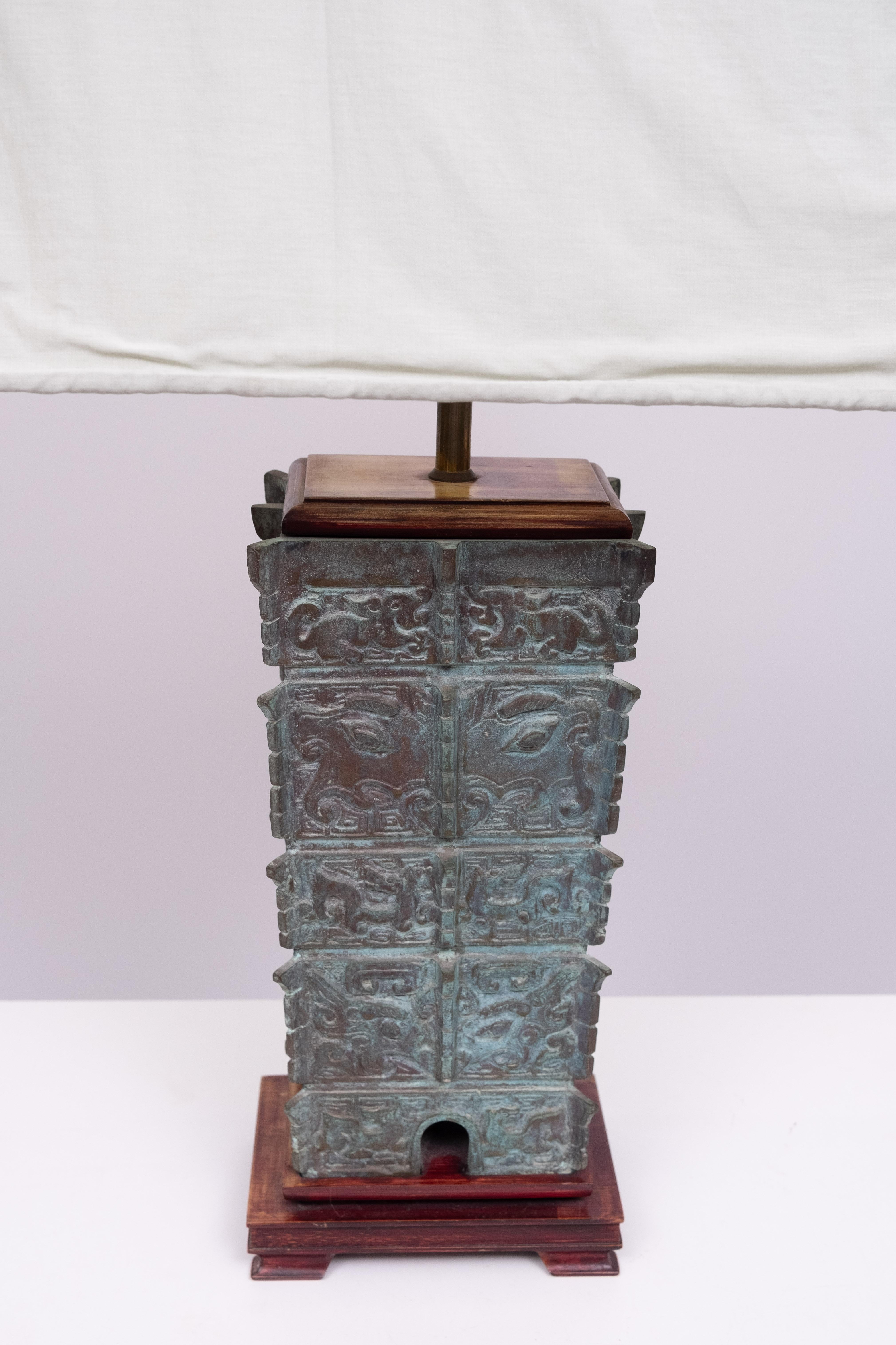 Chinese Chippendale Large Oriental bronze Pagoda table lamp with Shade 1960s For Sale