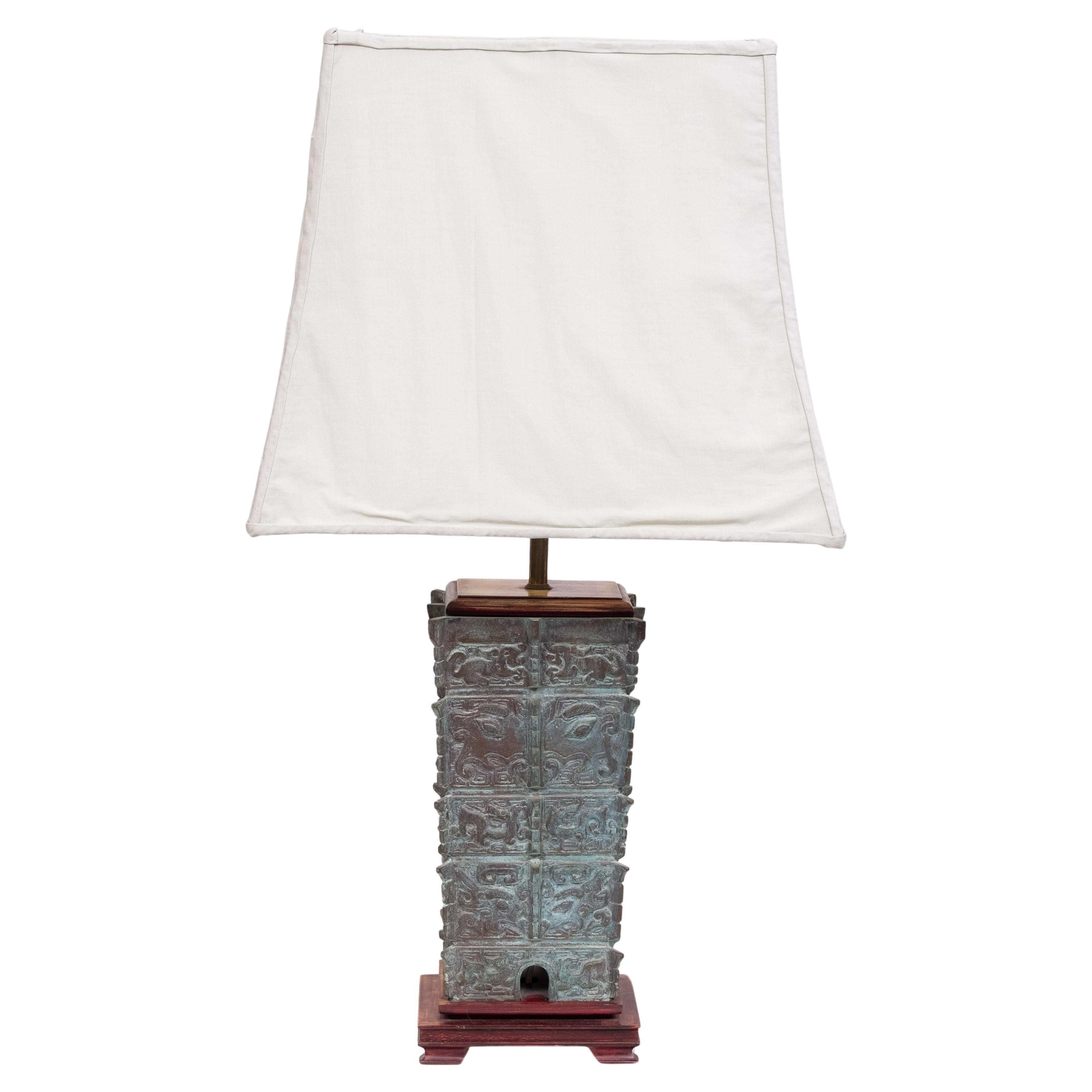 Große orientalische Bronze- Pagoden-Tischlampe mit Schirm 1960er Jahre