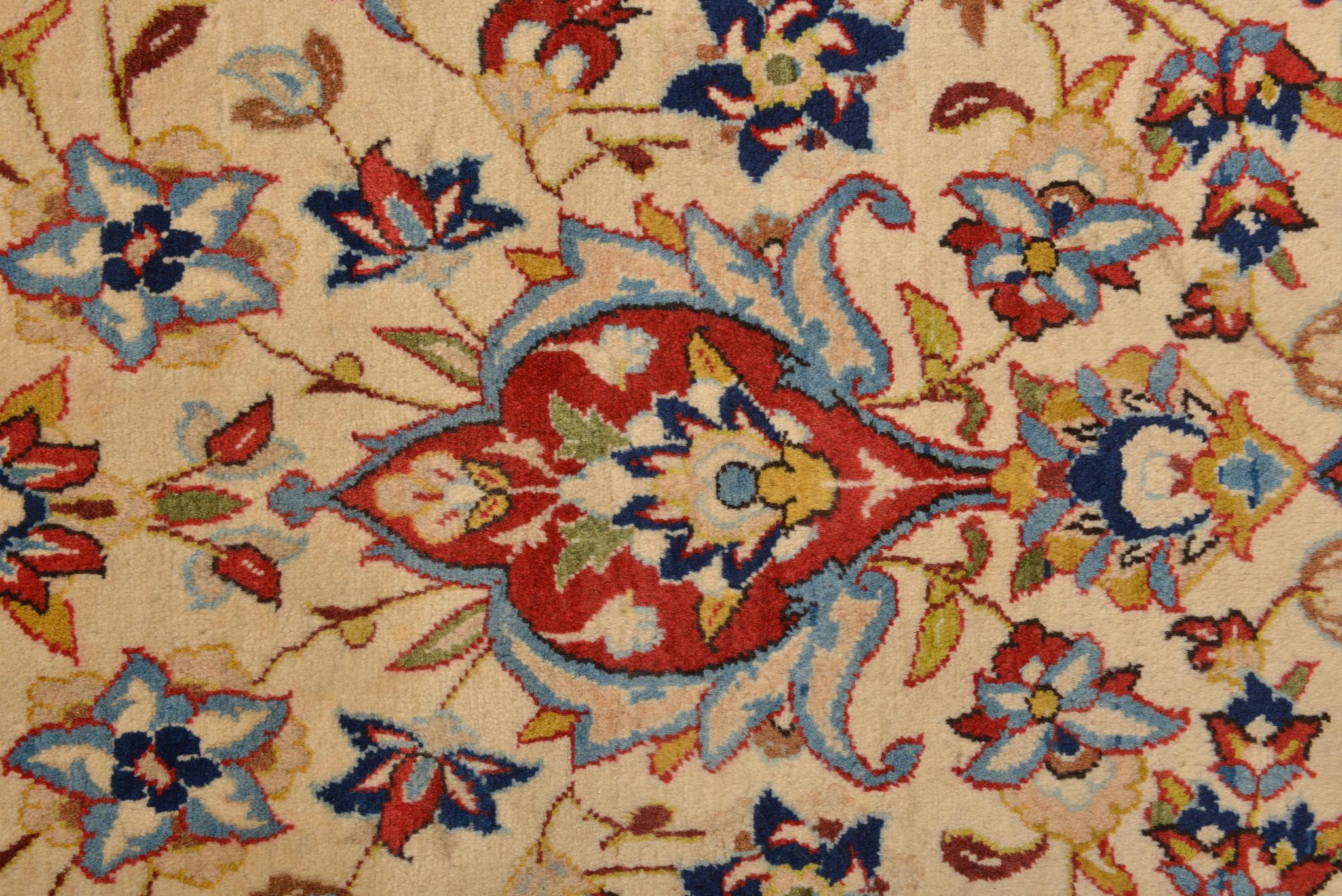 Large Classic Oriental Carpet For Sale 1