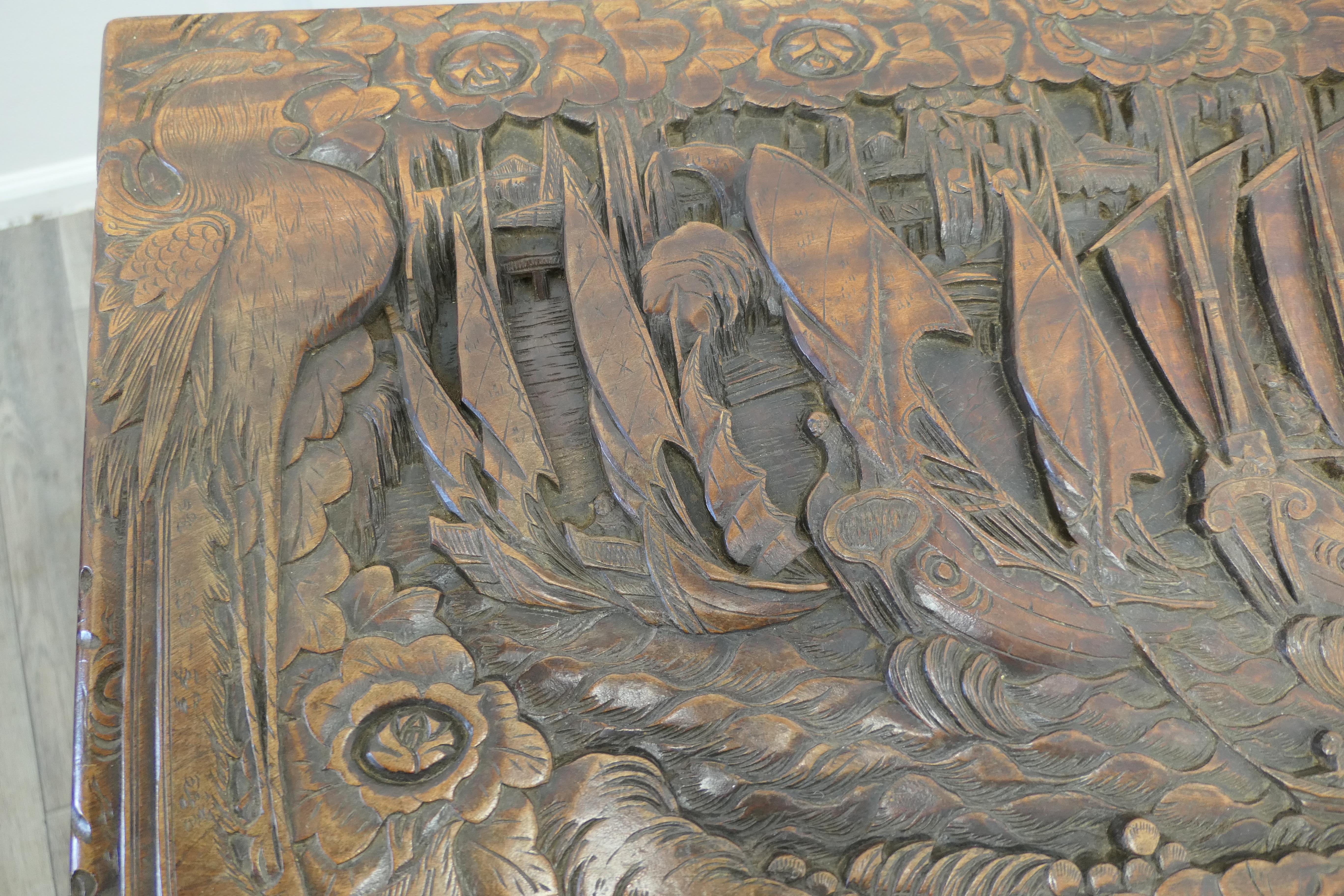 Milieu du XIXe siècle Grande commode orientale sculptée en bois de camphor    en vente