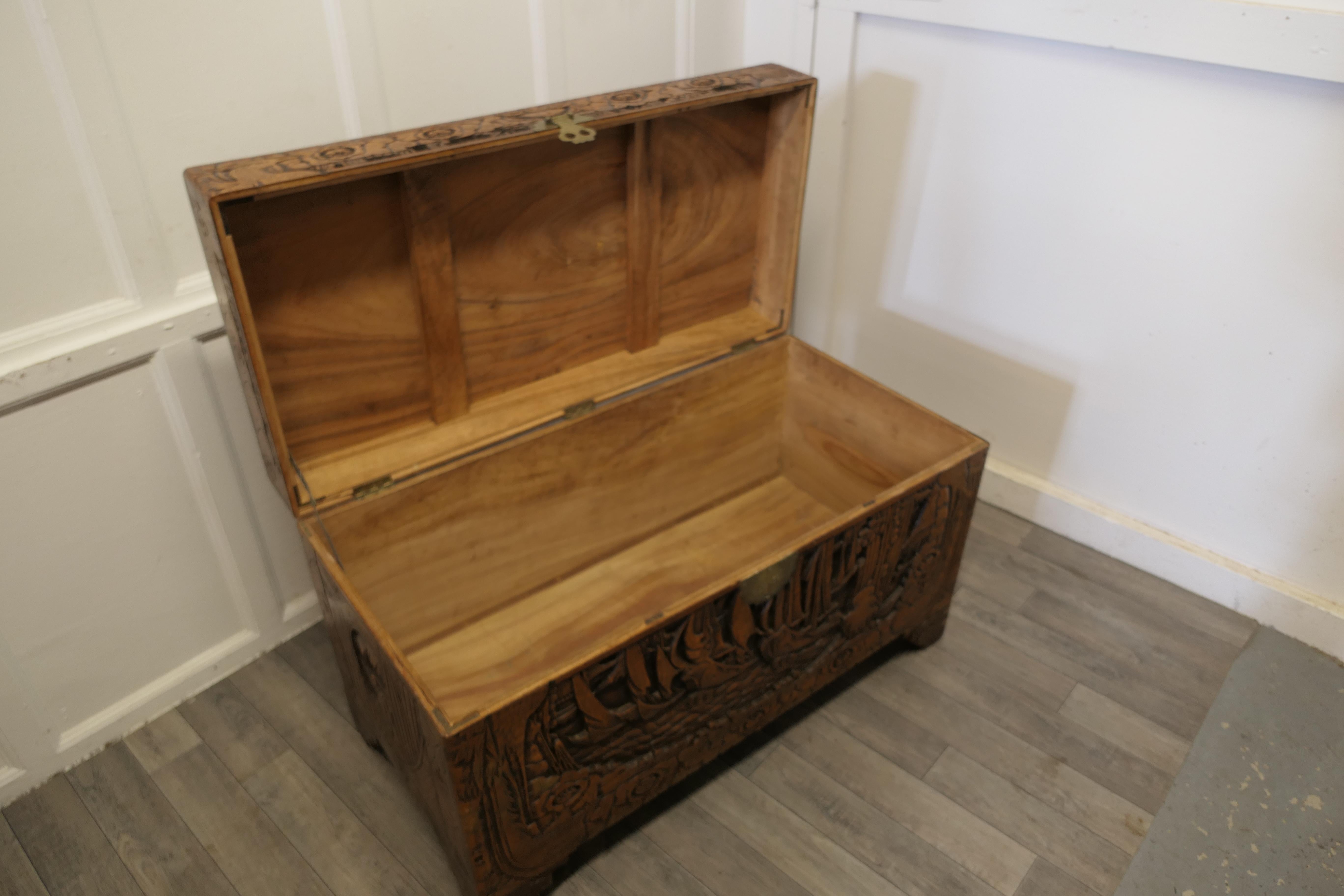 Large Oriental Carved Camphor Wood Chest In Good Condition For Sale In Godshill, Isle of Wight