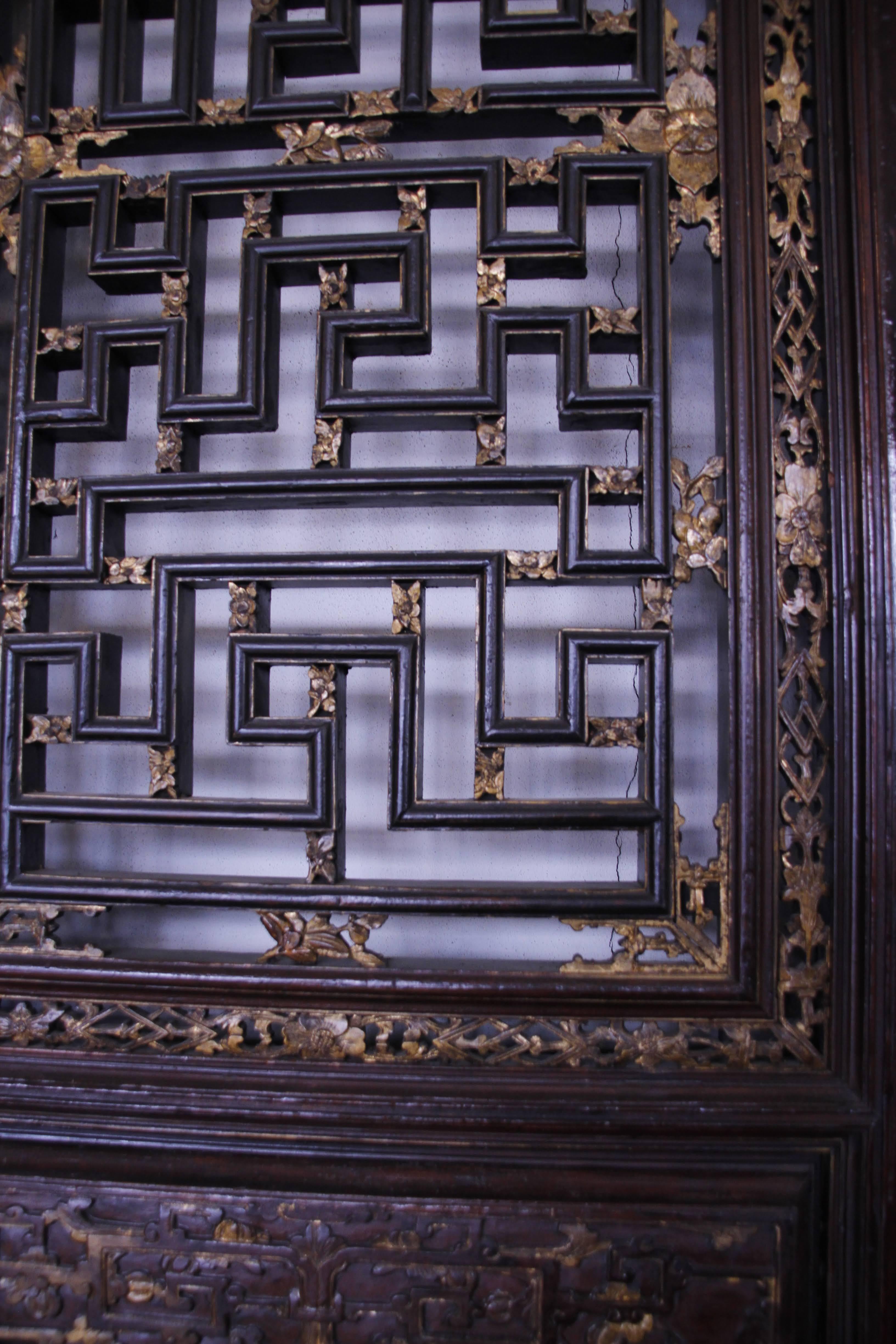 East Asian Large Oriental Divider, with Gold Foil Decoration For Sale