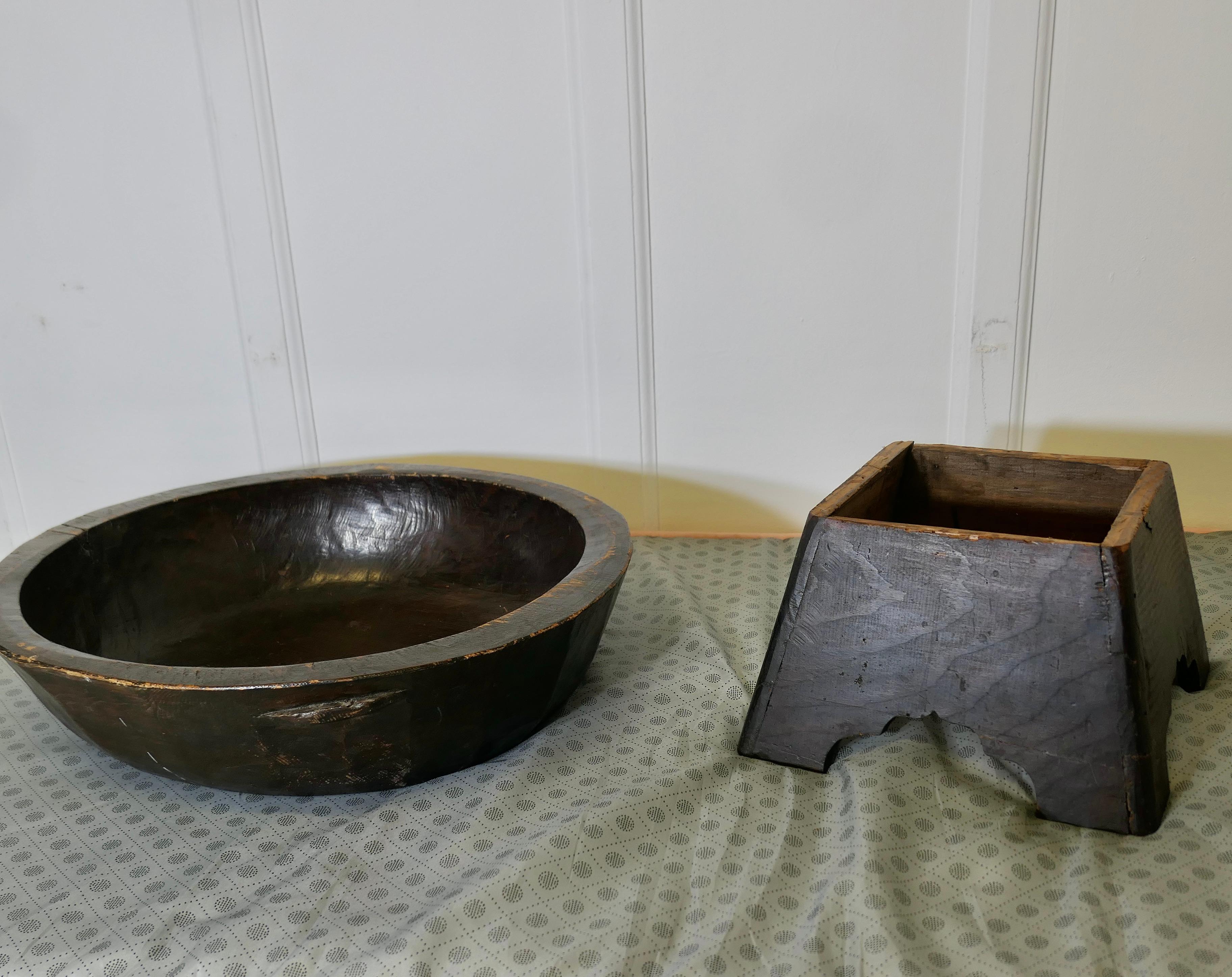 19th Century Large Oriental Hand Carved Wooden Bowl on Stand For Sale