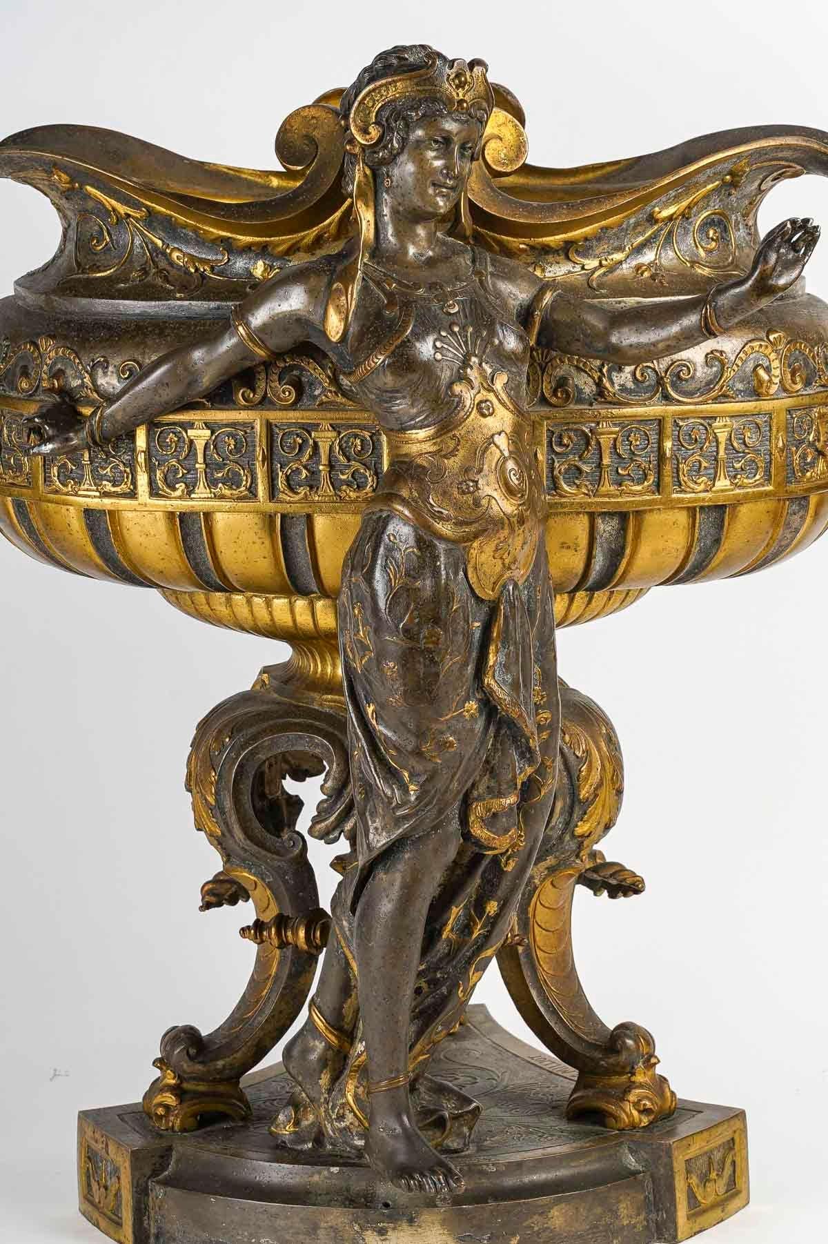 Grande jardinière orientale en Régula, période Napoléon III.

Importante jardinière orientale du XIXe siècle, d'époque Napoléon III, à Regula.
h : 55cm, l : 60cm, p : 35cm