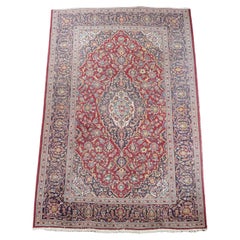 Large oriental rug with beautiful patterns and stunning colours 303x200cm