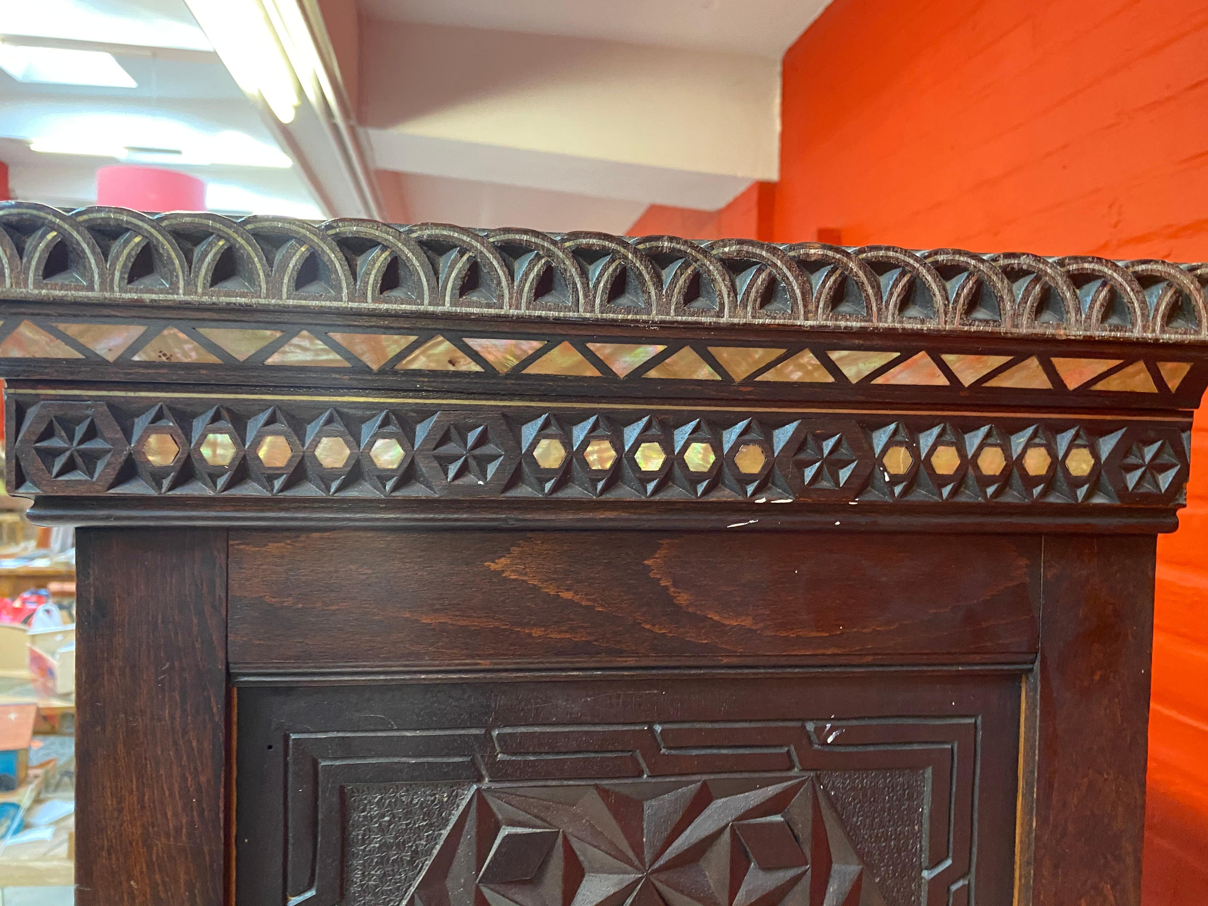 Large Oriental-Style Sideboard in carved Wood, with Mother-of-Pearl Inlay, 1880 For Sale 13