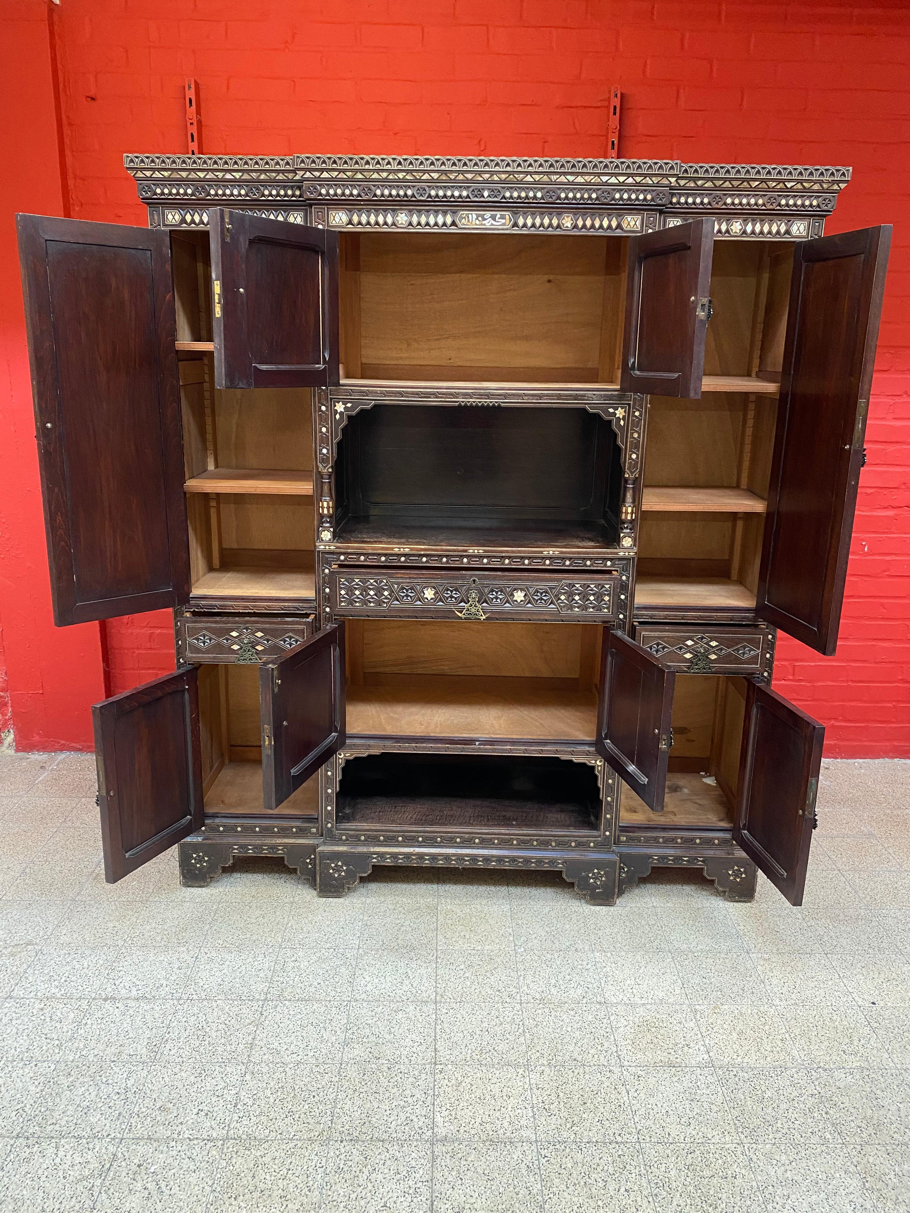 Large Oriental-Style Sideboard in carved Wood, with Mother-of-Pearl Inlay, 1880 For Sale 2