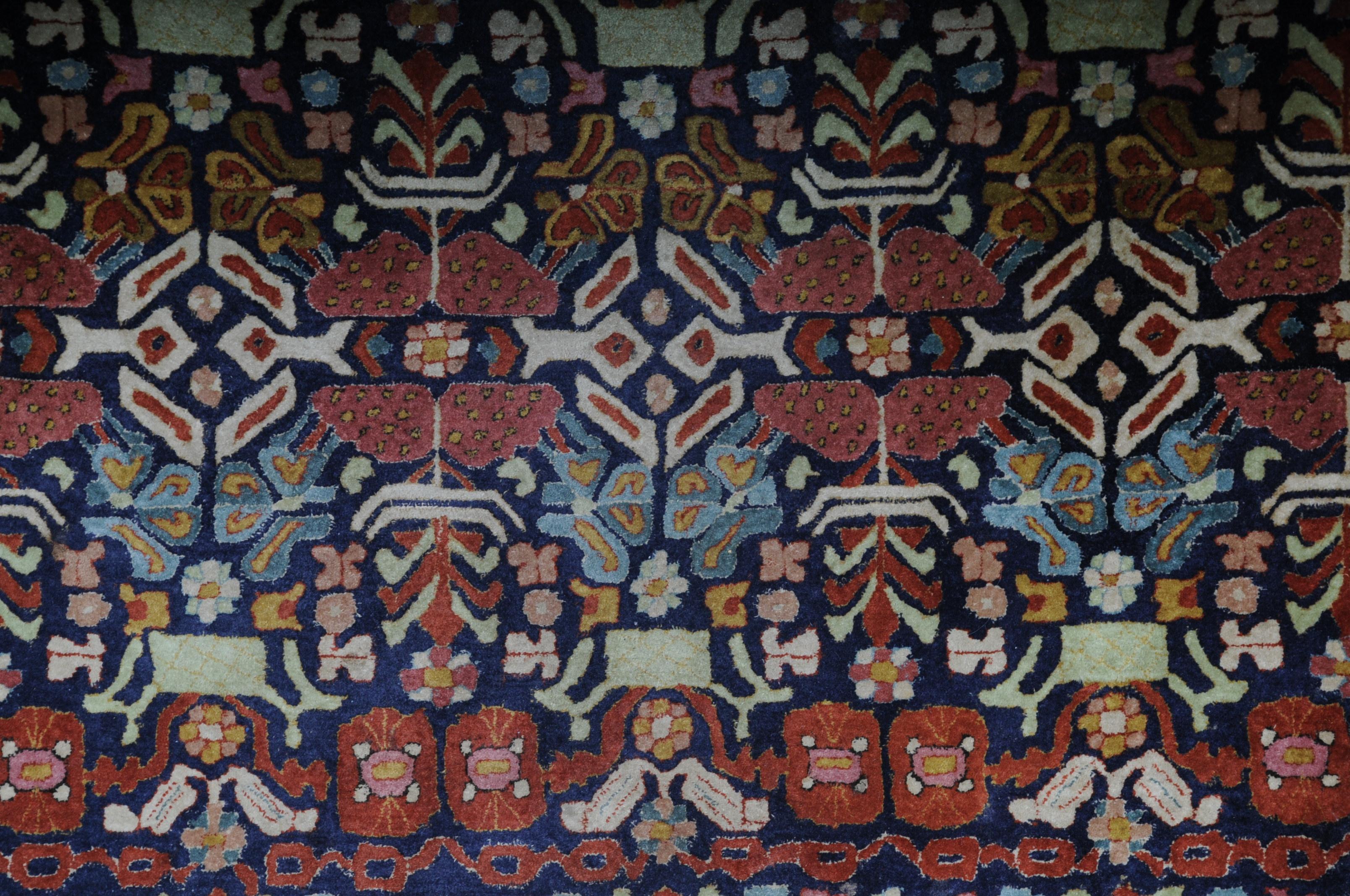 Large Oriental Tefzet Carpet, circa 1920 In Good Condition For Sale In Berlin, DE