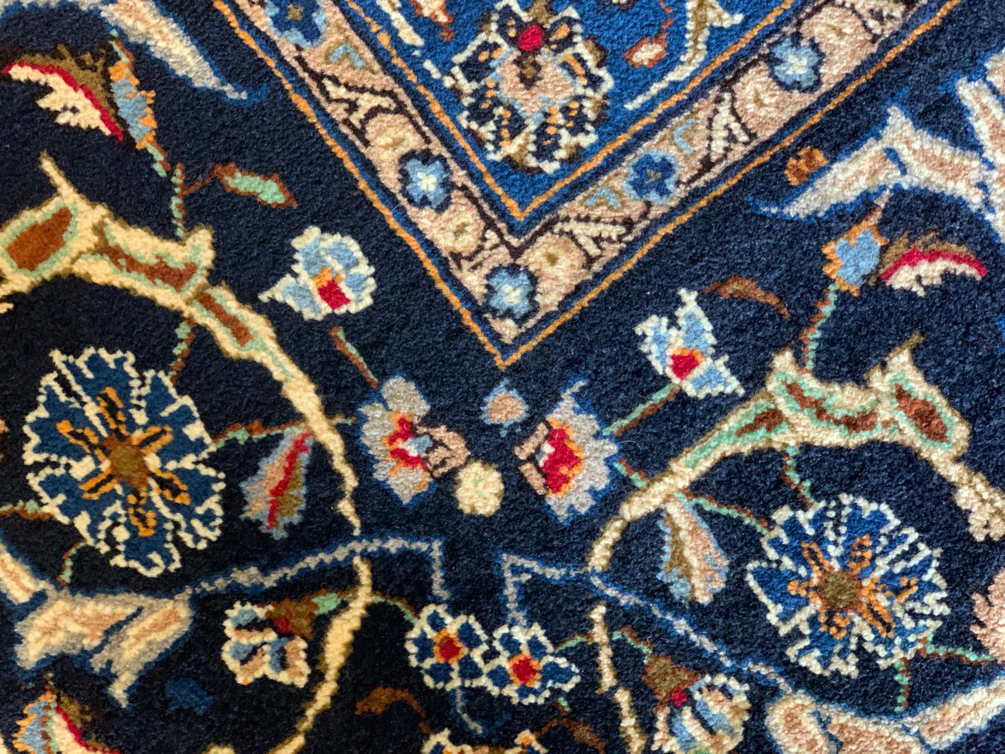Large Oriental5 Carpet Rug Vintage Wool Blue Beige Rug In Excellent Condition For Sale In Hampshire, GB