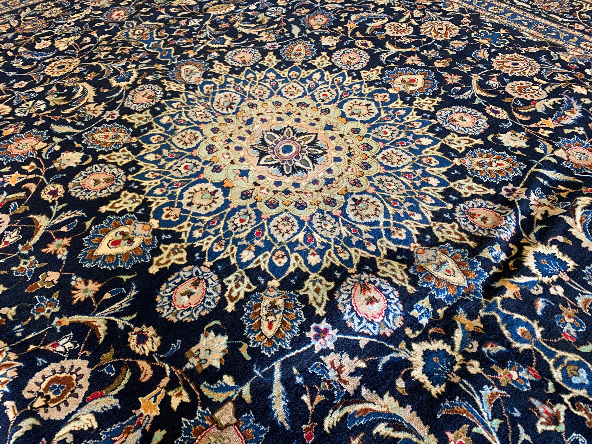 Großer Oriental5 Teppich aus blauer und beiger Wolle im Vintage-Stil im Angebot 1