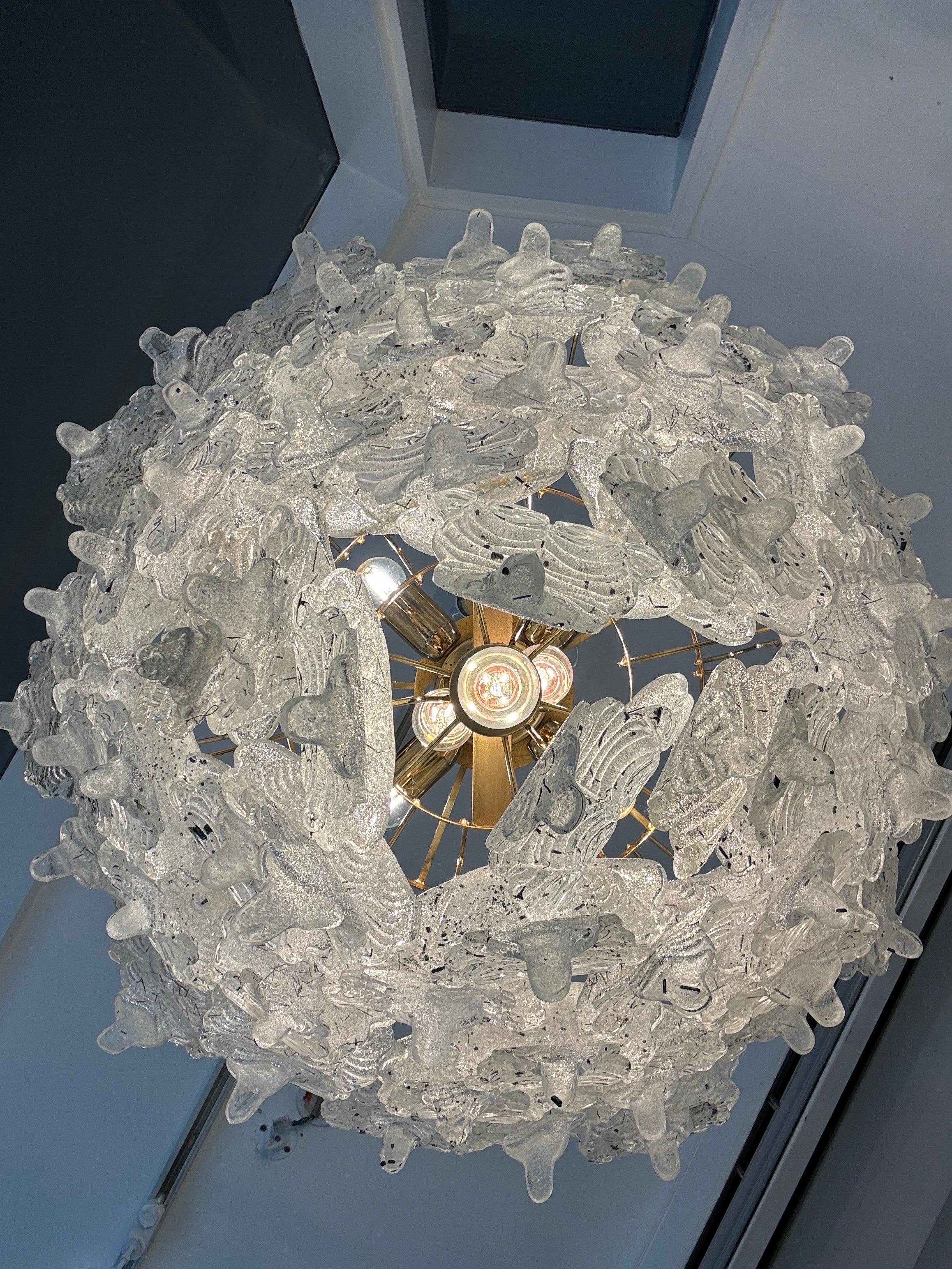 Großer originaler 1960er Murano-Glasblatt-Kronleuchter (Handgefertigt) im Angebot