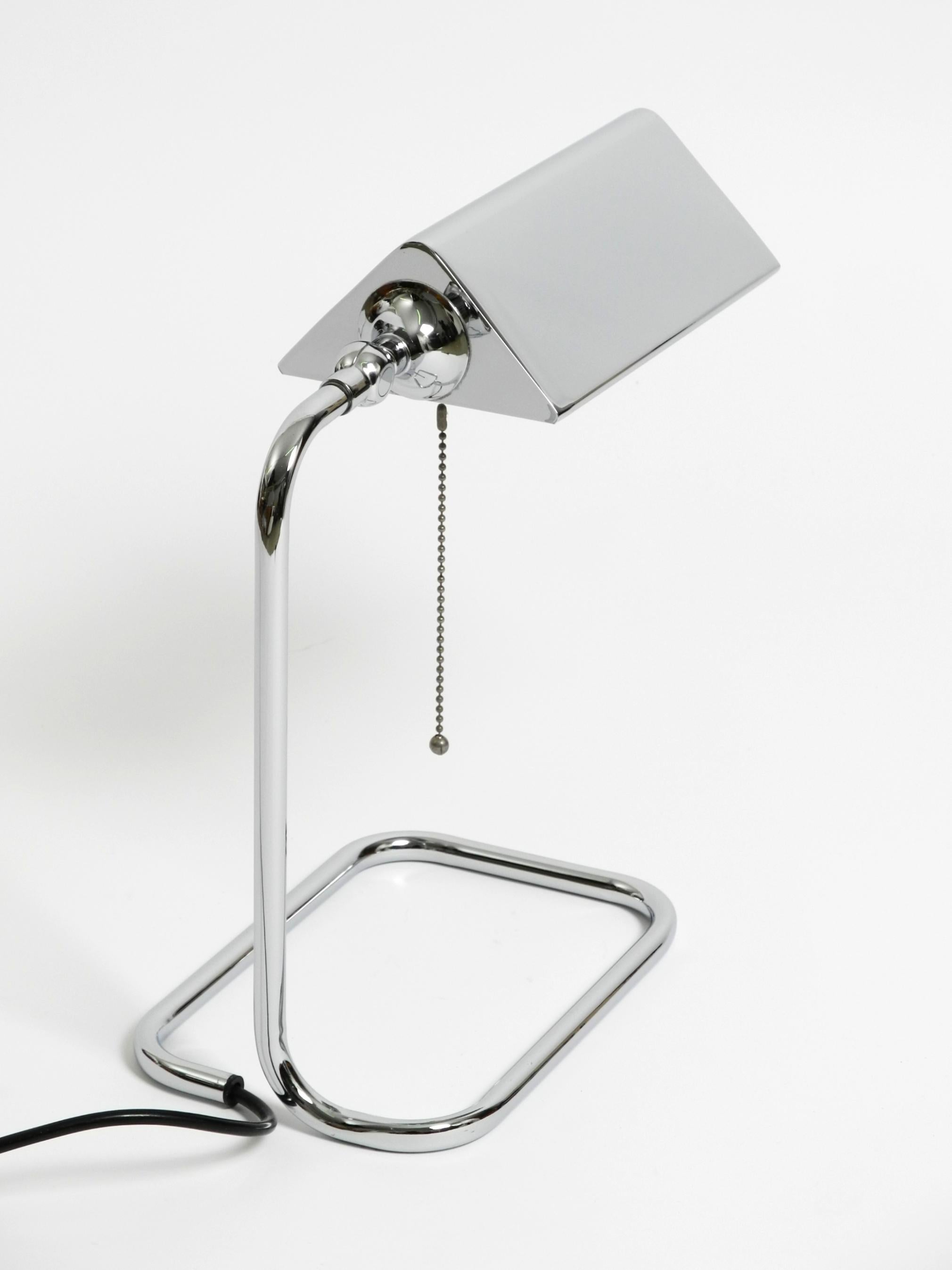 Large original 1980s chrome table lamp by Florian Schulz In Good Condition For Sale In München, DE