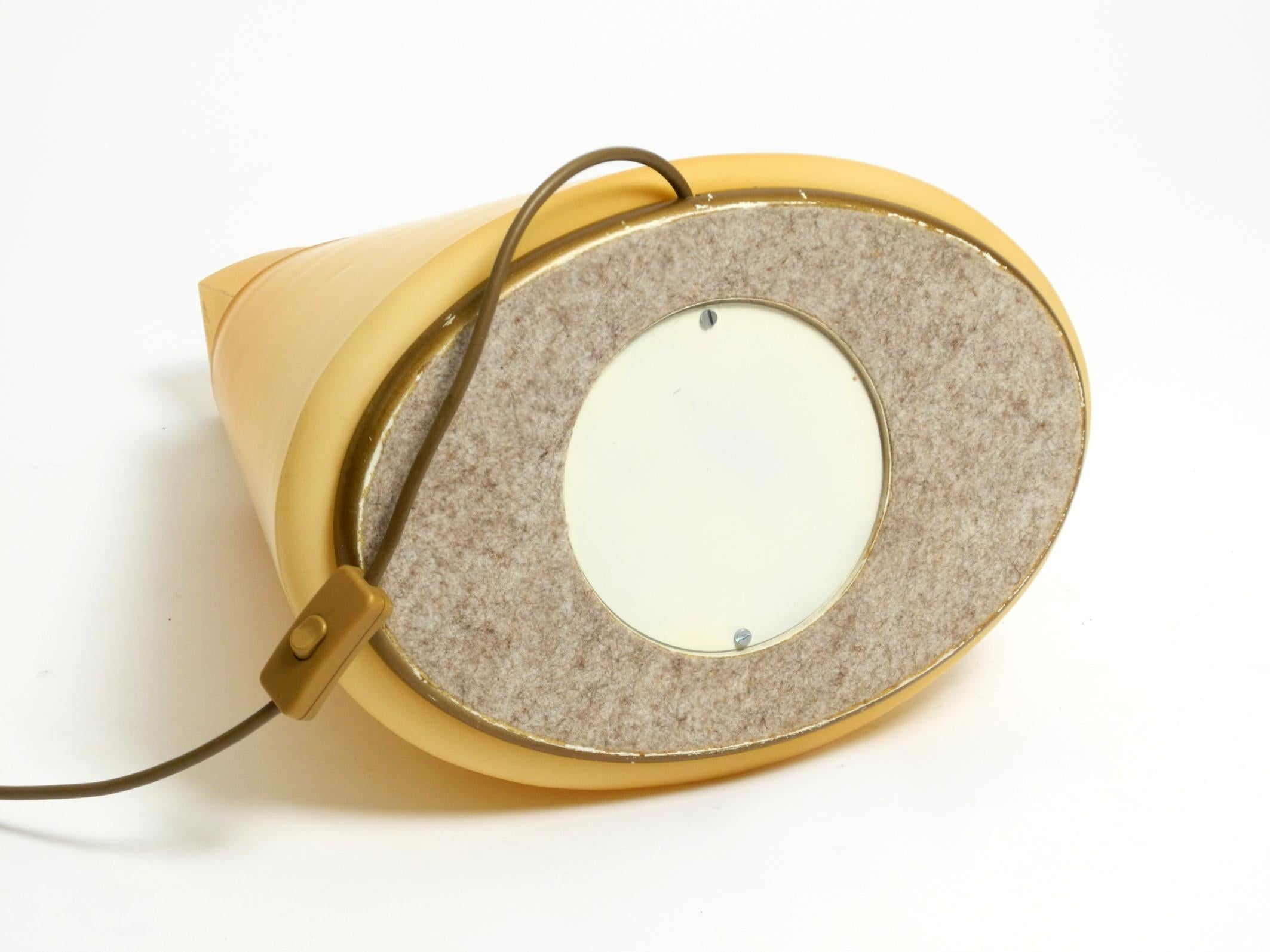 Large original 90s postmodern floor or table lamp made of apricot flashed glass For Sale 3